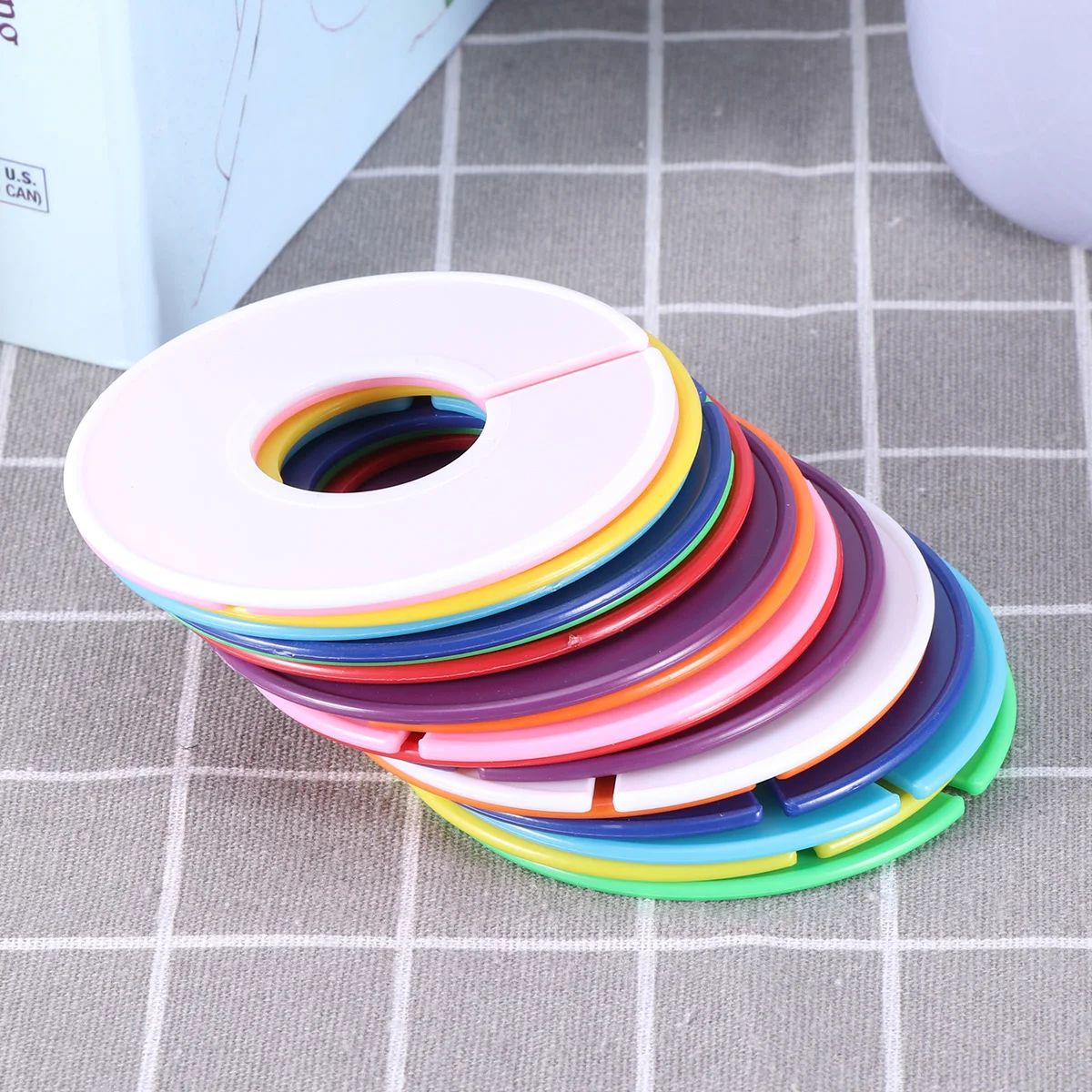 

10pcs Plastic Clothes Size Dividers Thick Round Clothing Hanger Circle Store Market Shopping Mall Mixed Colors Easy