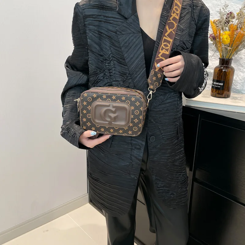 2025 Новая модная ретро-мода с широким плечевым ремнем, трендовая сумка через плечо на одно плечо, повседневная темпераментная универсальная женская сумка