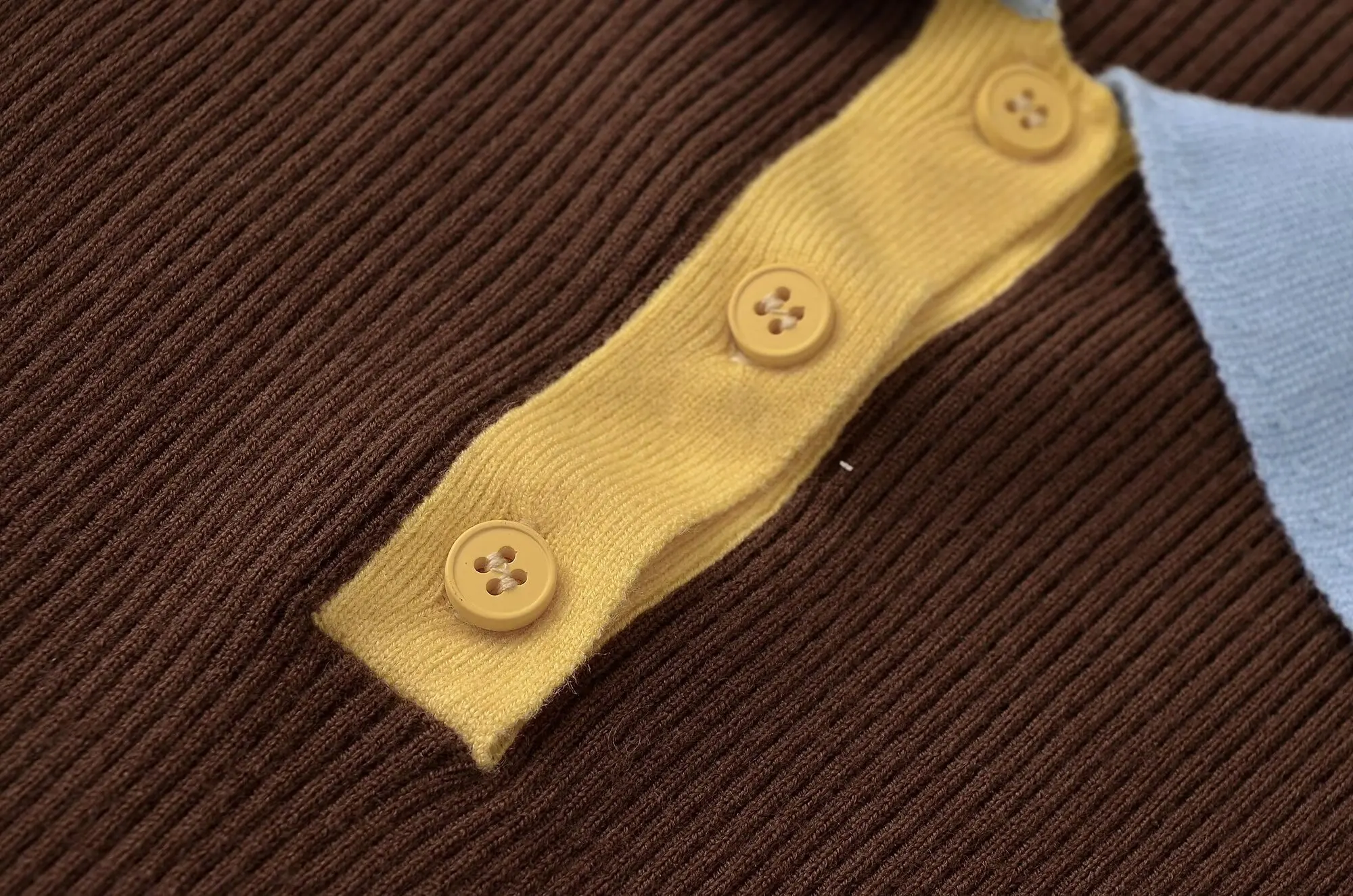 KONDALA Fashion 2026 Herbst Polo Damenhemd mit Knöpfen, lässiger Langarm-Pullover, Streetwear, schicke Patchwork-Strickware für Damen – Detail 7