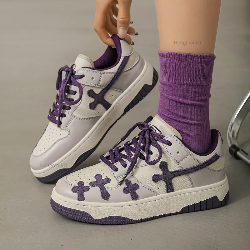 Kobiety buty moda Retro krzyż wzór buty deskorolkowe mężczyźni oddychające Punk hip-hopowe obuwie para Student sportowe trampki