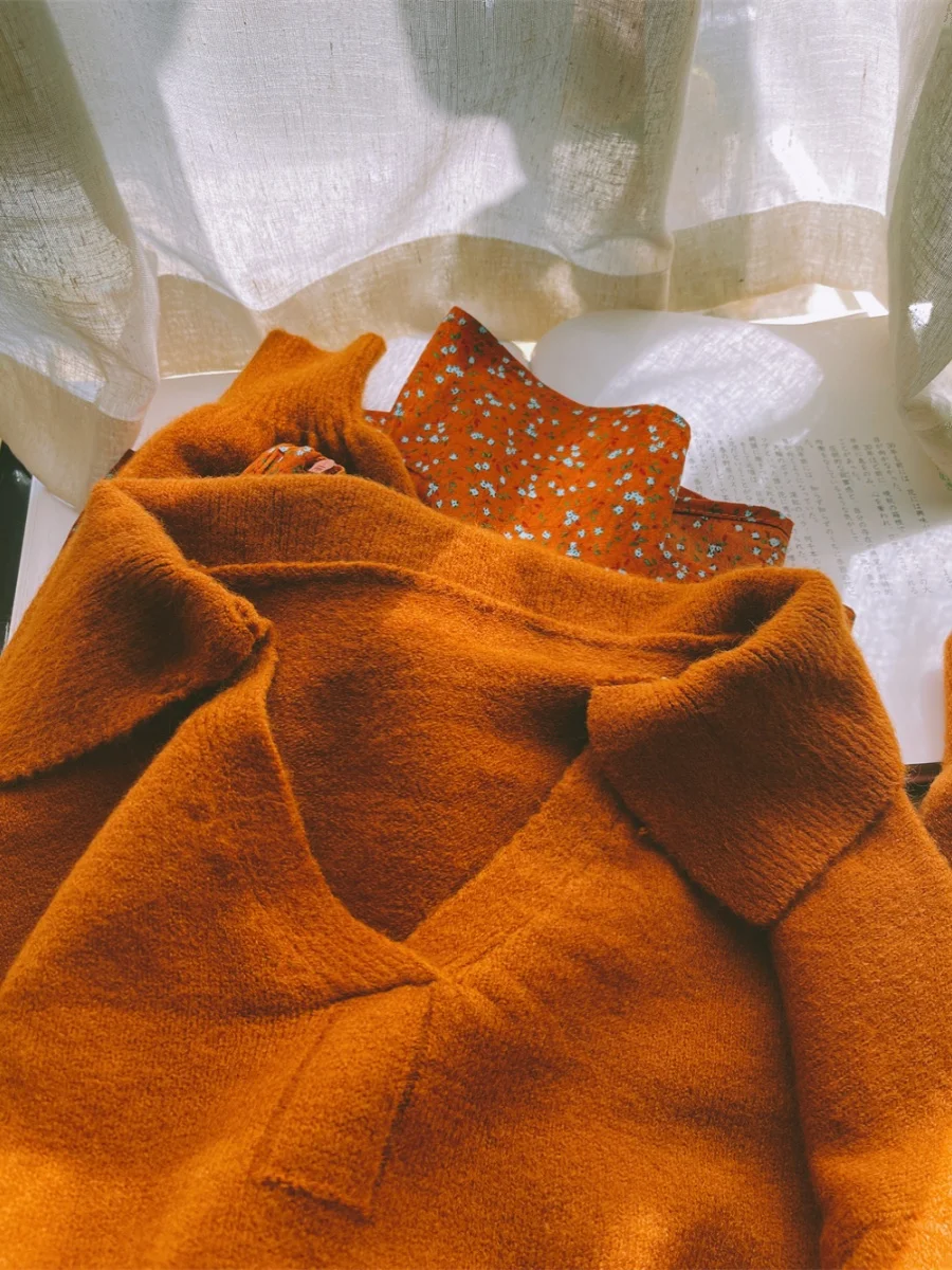 

Laid-ba Retro Collared Thiened Color Loose Spring Knitwear Large Size V-ne Sweater Top Casual Commute Sle