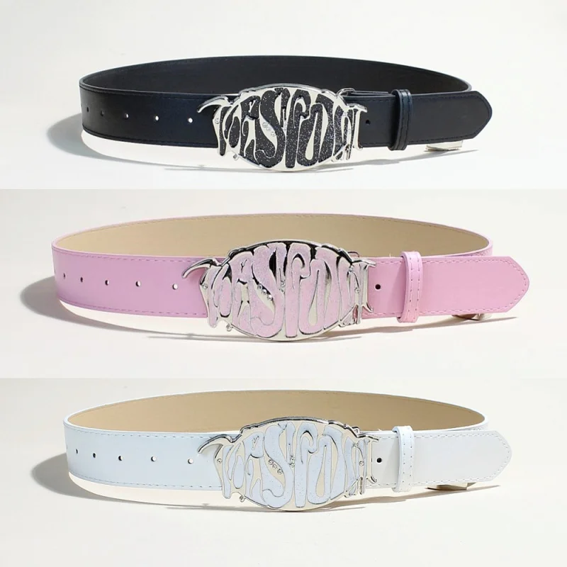 

Женский ремень с металлической пластиной, блестками, инкрустацией стразами, декоративной пряжкой и стильным дизайном.