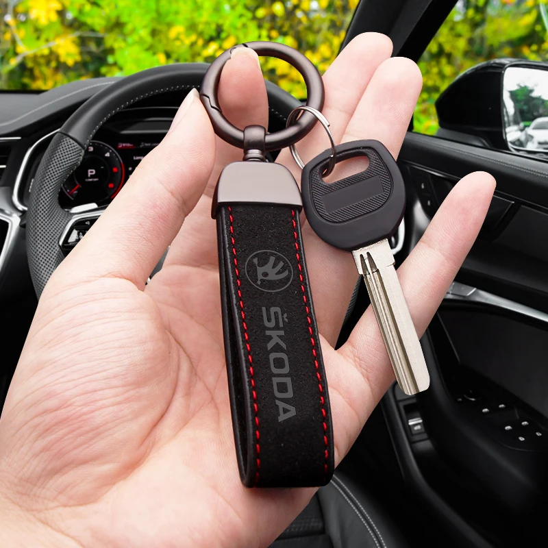 Luxury Leather Car Keychain Auto Logo Keyring Accessories Women Men Gifts For Skoda Yeti VRIS Octavia a5 a7 Karoq Kamiq Fabia