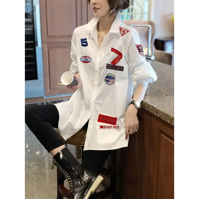 Fashion Lapel Button Spliced Letter Embroidery Shirt Women\'s Clothing 2022 Autumn New Oversized Casual Tops Loose Korean Blouse