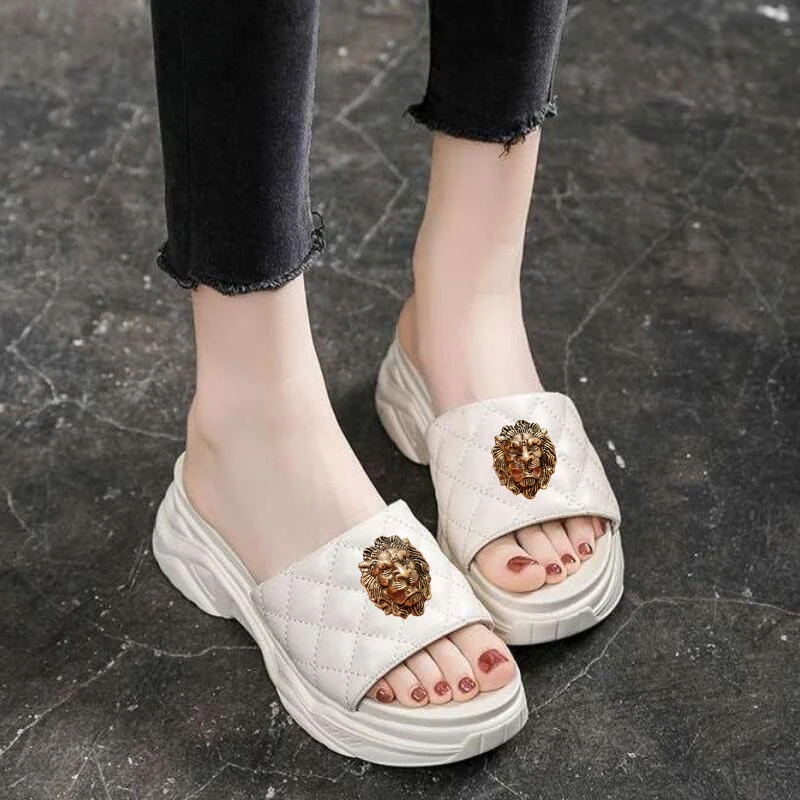 New summer fashion, lightweight and anti-slip flat-bottomed flip-flops for women wearing thick-soled wedge heels T68