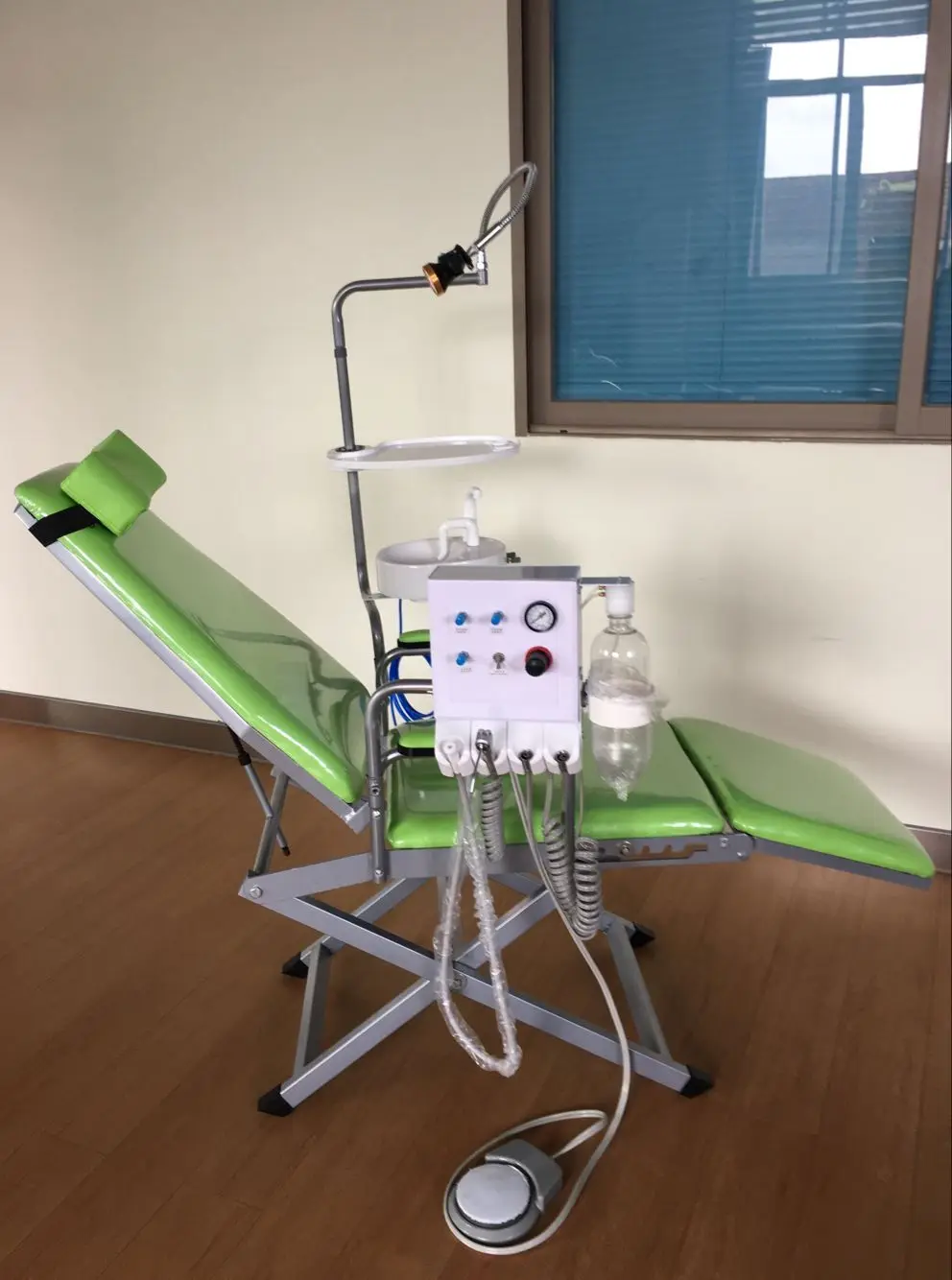 Portable dental chair, simple dental chair, folding chair, dental bed, oral cavity, free diagnosis, pit and fissure sealing, lyi