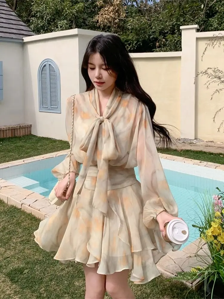 부드러운 롱 슬리브 V넥 버블 슬리브 쉬폰 플로럴 여성 여름 신상 허리 조임 비대칭 스커트