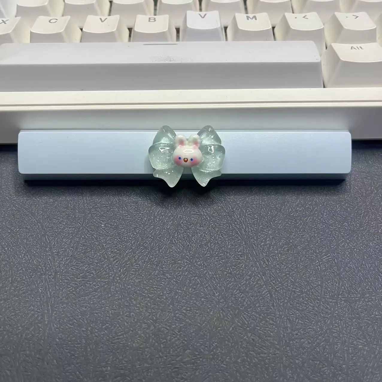 Śliczne Angel Wings Keycap 6.25u Spacja Gra Cross Axis Mechaniczna dekoracja klawiatury Przezroczysta różowa kokardka Keycap — zdjęcie produktu 4