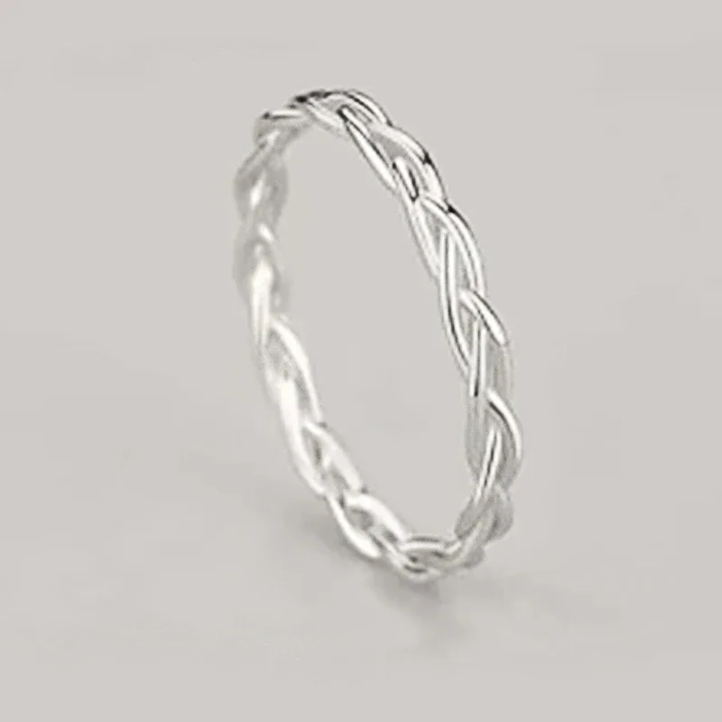 Huitan Glänzender Kreuz-Design-Ring für Frauen, schlicht, stilvoll, modern, Finger-Accessoires, exquisiter neuartiger, vielseitiger täglicher Party-Schmuck