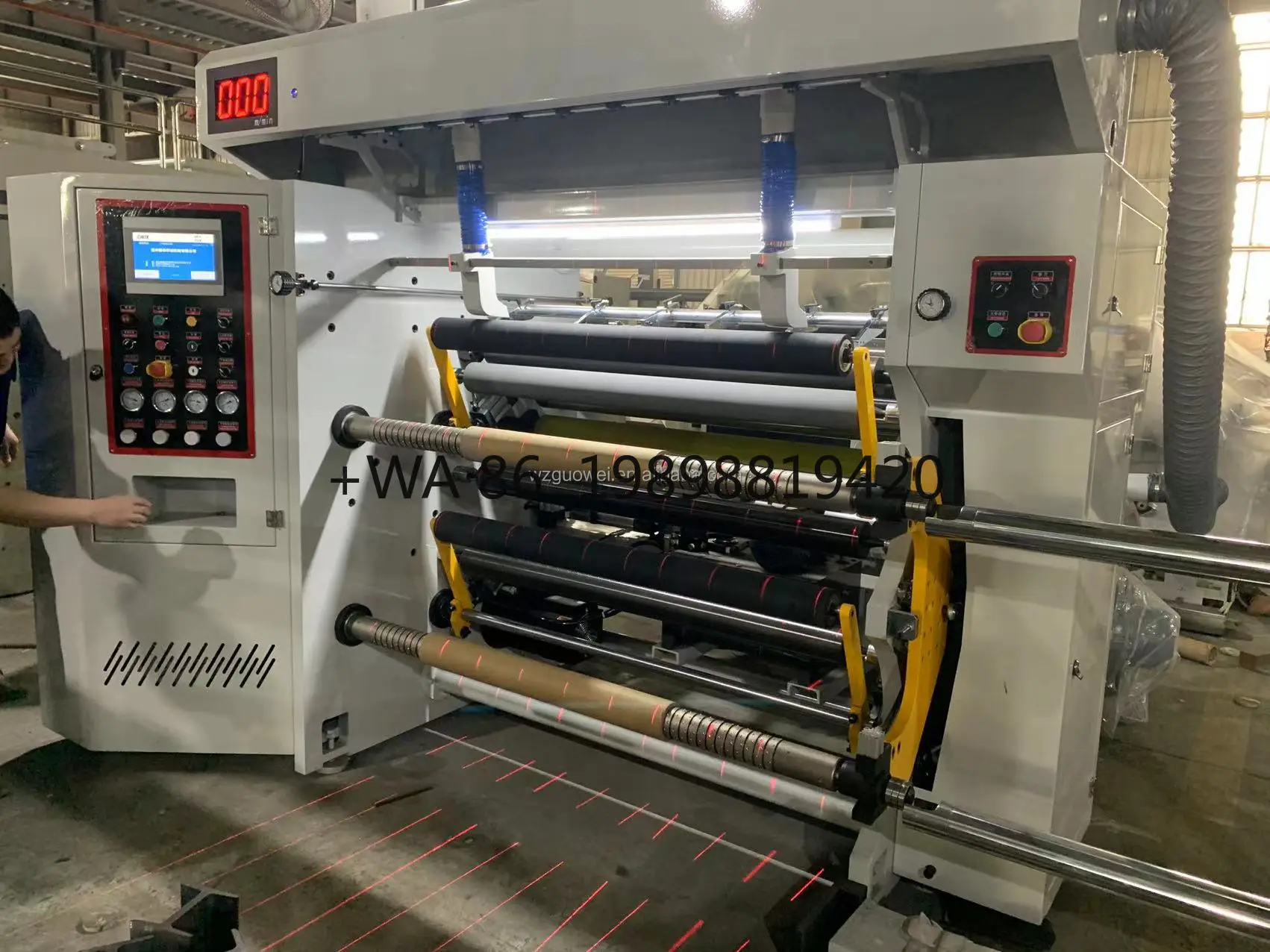 Machine à rembobiner à refendre en plastique horizontal