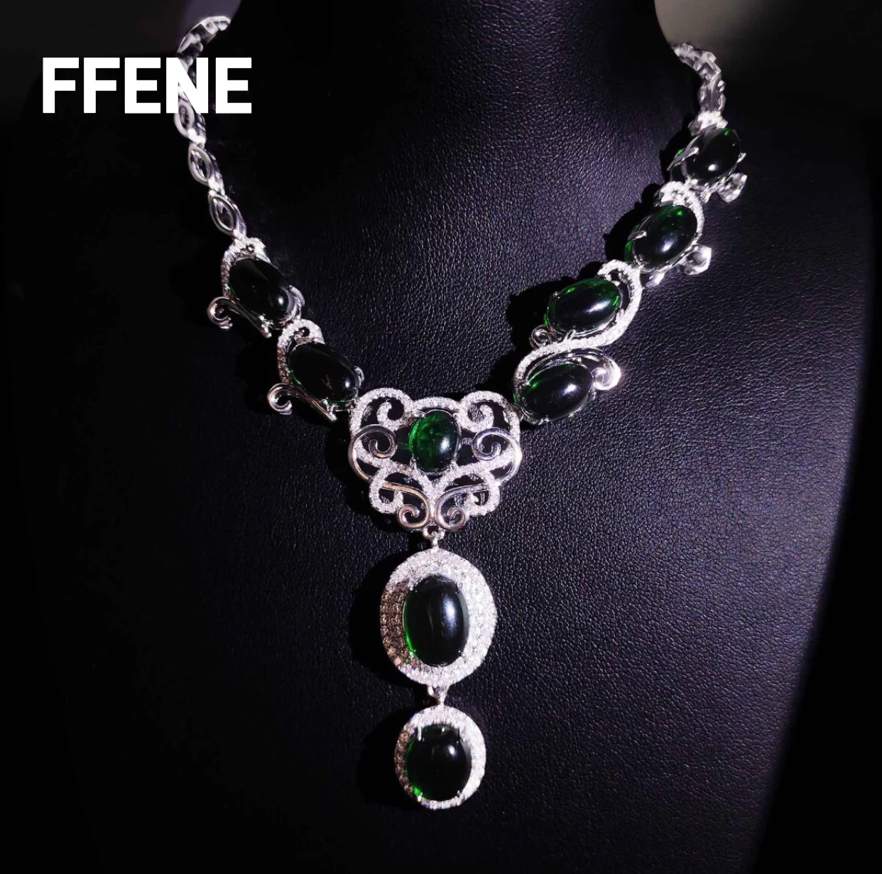 

[Classic] Imitation natural Colombian emerald necklace set, jadeite necklace, luxurious classic necklace, party accessories