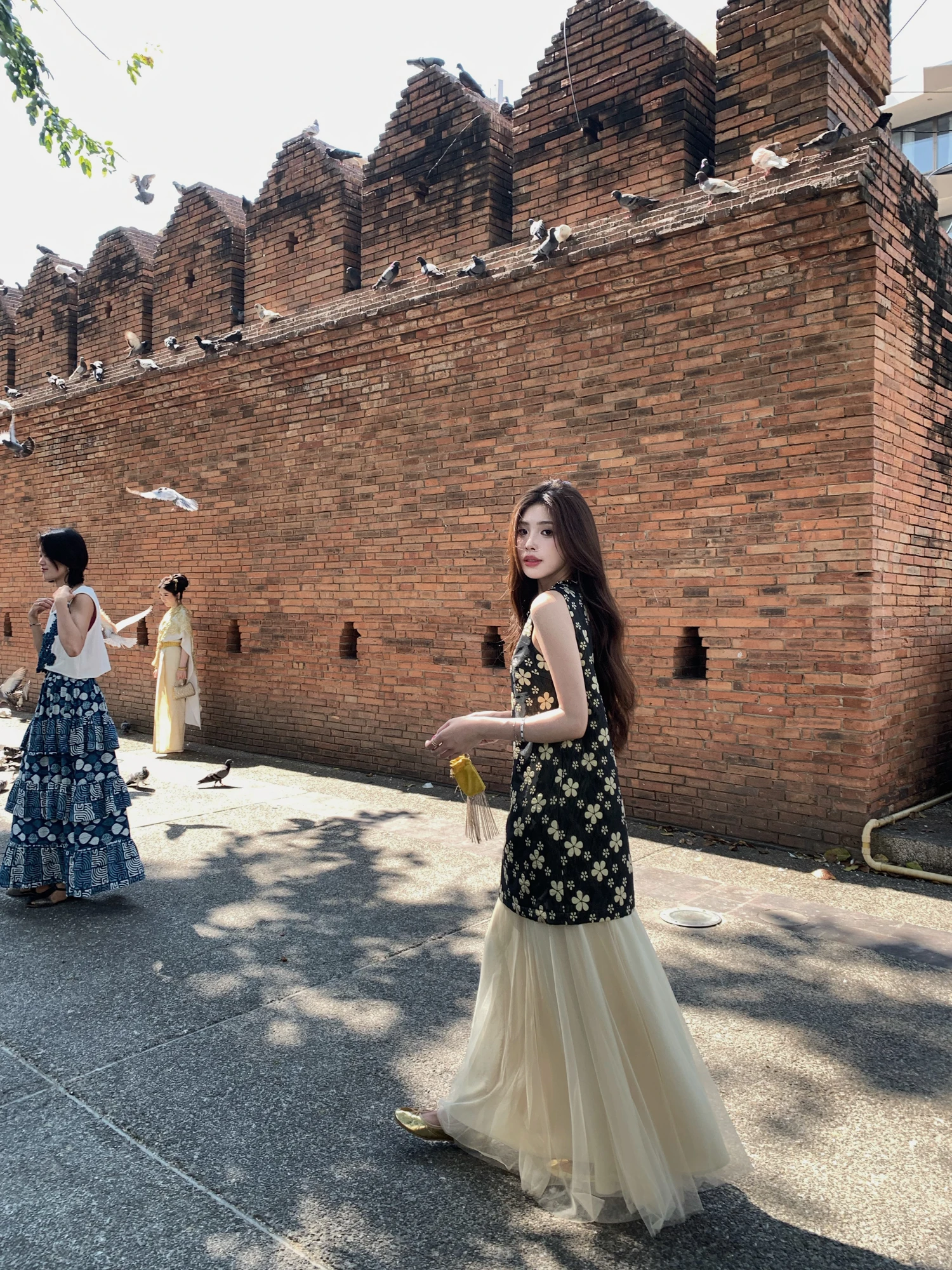 

Gold Thread Embroidery Heavy Work Sleeveless Top And Mesh Skirt Set by Xiao Jun Jun Brand Spring Fashion Women's Ensemble