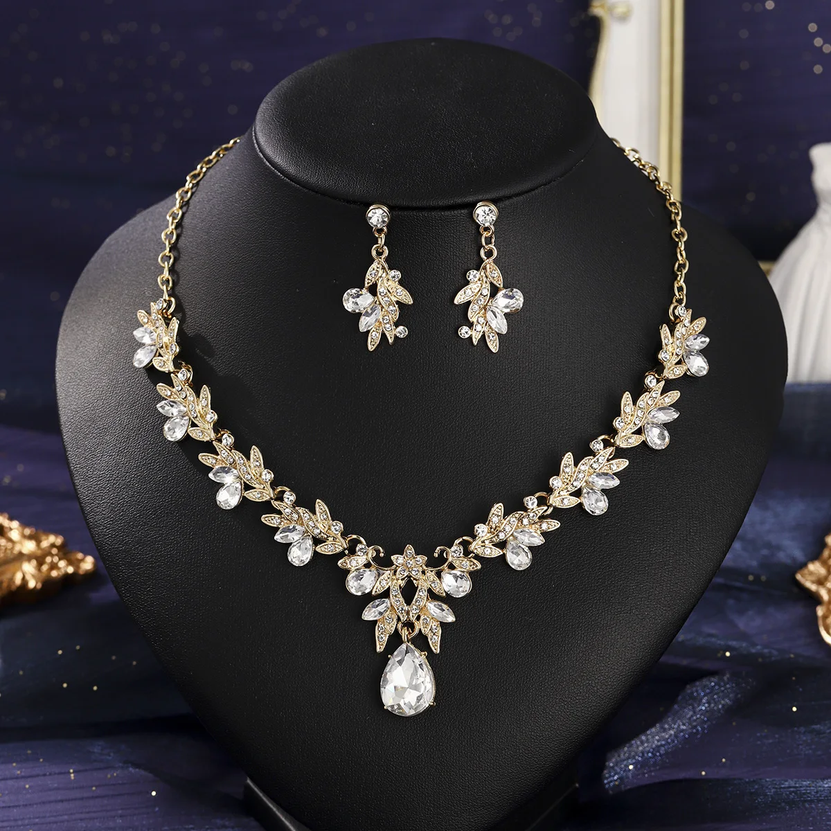 Luxury Rhinestone Bridal Necklace & Earring Set, Exquisite