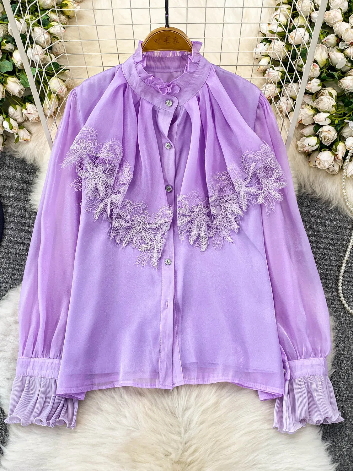 

Новинка 2026, осенняя женская рубашка во французском стиле с воротником-стойкой и длинными рукавами, кружевная лоскутная рубашка с оборками, однобортная однотонная рубашка, топы