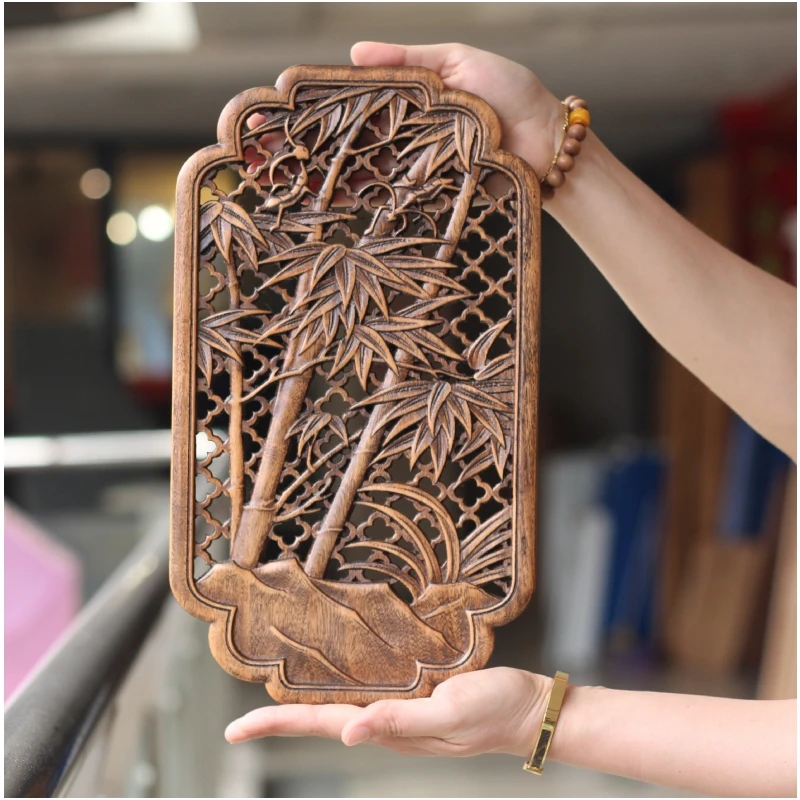 中国の古典的な中空の木材の彫刻工芸品、背景の壁、家の装飾、高さ35cm