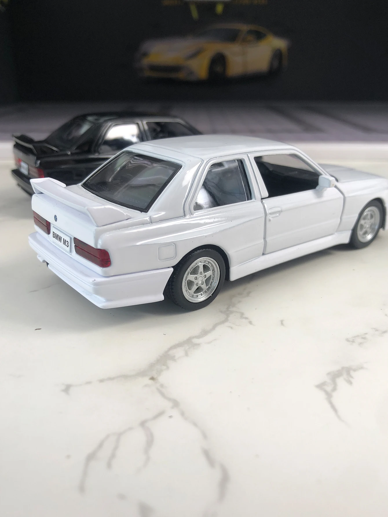RMZ City1:36 simulação liga de zinco BMW M3 1987 modelo de carro, ornamento estático, carro de presente colecionável de metal