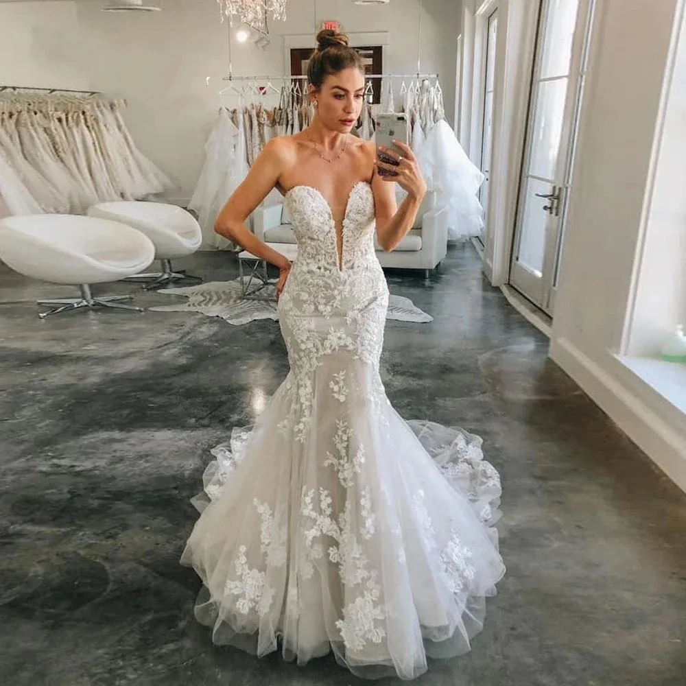 Nuovi abiti da sposa personalizzati in tulle a sirena senza spalline per le donne Applicazioni in pizzo senza maniche Sweep Train Robe De Mariee