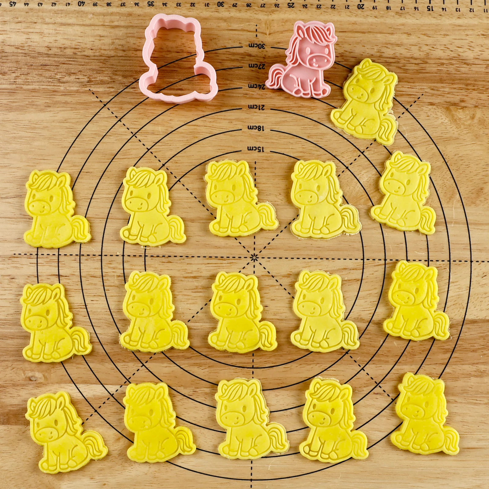 

Cute little horse Cookies Cutters Plastic Cartoon Pressable Biscuit Mold Cookie Stamp Cake Fondant Pastry Molds Baking Supplies