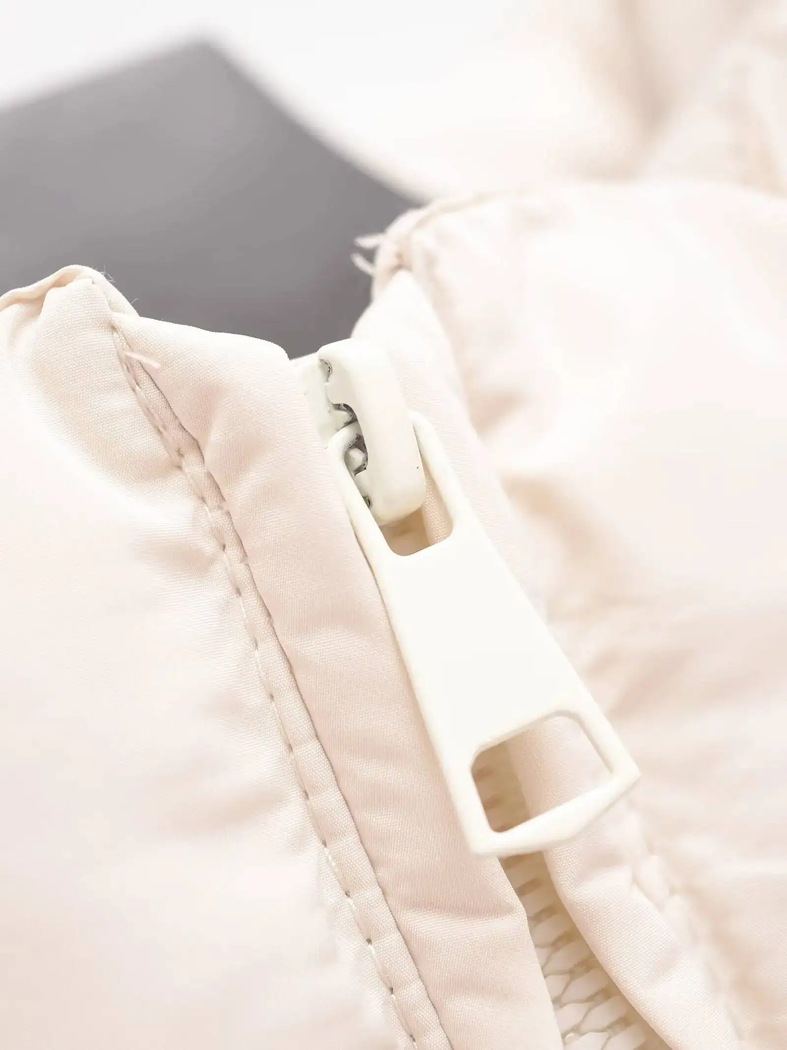 2025年新作ファッション冬物レディースヴィンテージ風防寒厚手暖かいパーカーコート女性用保温プロモーションショートパッド入りジャケットアウター