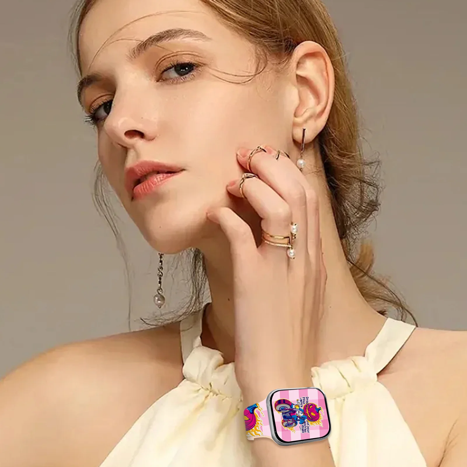 Correa con estampado de patrón de la serie Mischief de Halloween para Apple Watch Series 11/10/9/8/7/SE, correa de silicona suave impermeable 45mm 44mm 42mm