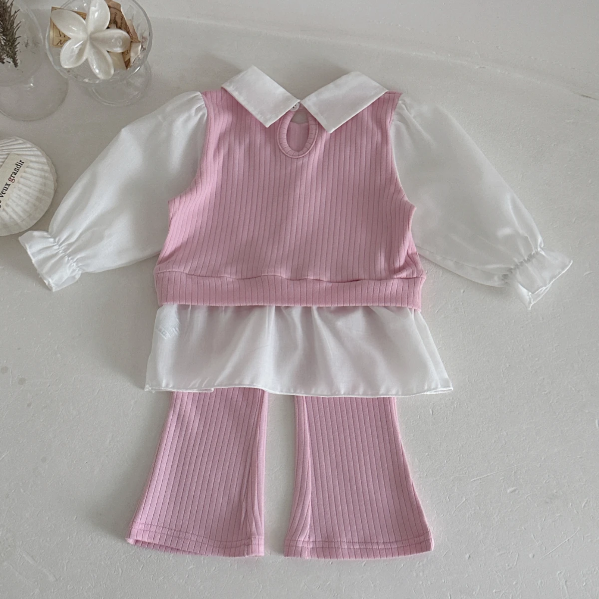 Frühlings- und Herbst-Outfit für Babymädchen: Rosa Schleifen-Set mit Schein-Zweiteiler-Kragen, Langarm-Bluse und gerippter Schlaghose, 2-teiliges Set – Detail 2