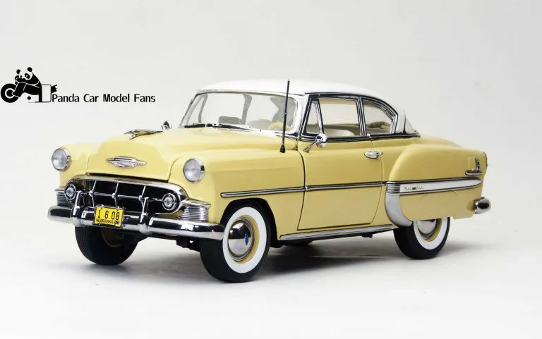 Sunstar 1/18 alloy car model 1953 Chevrolet Corvette Bell classic car Gift Collection Home Decoration Model Cars