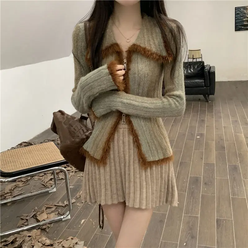 

Женская куртка-свитер-кардиган в стиле ретро осенью и зимой, облегающий и утягивающий образ, с вязаным верхом с воротником внутри