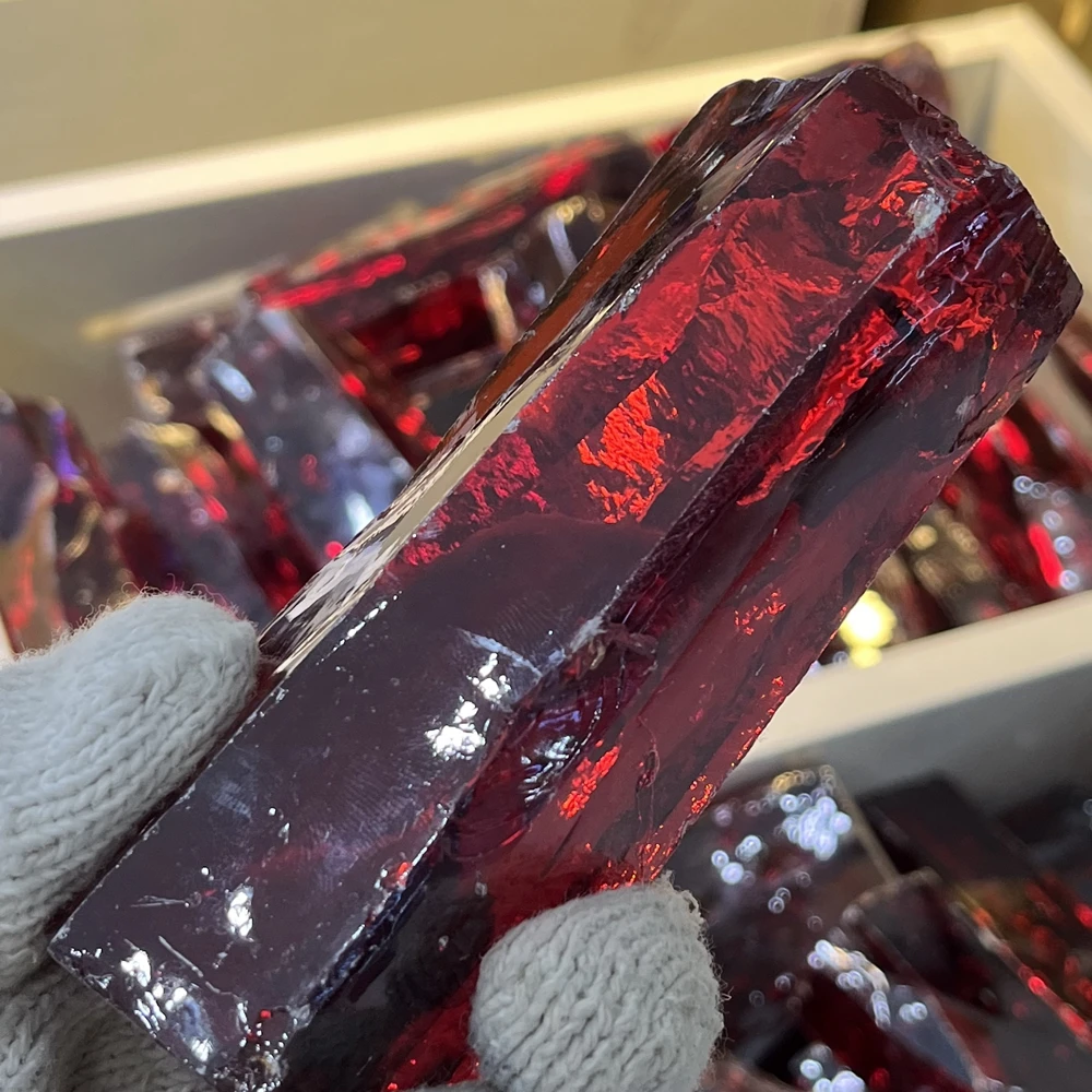 

Uncut Red Cubic Zirconia Raw Material Stone CZ Rough Zirconia Gemstone