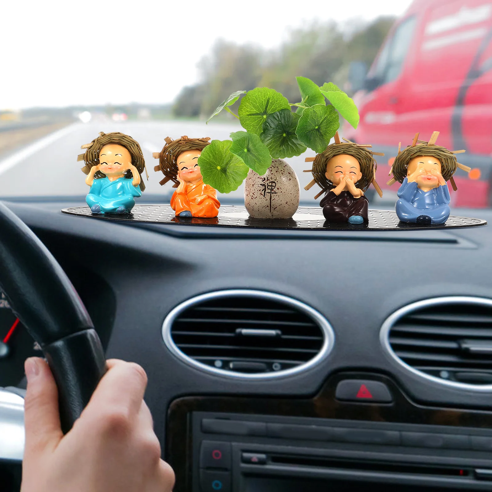 

4Pcs Zen Small Monk Resin Crafts Bonsai Ornaments Car Dashboard Home Garden Desk Buddha Decorative Sculpture Car Decorations