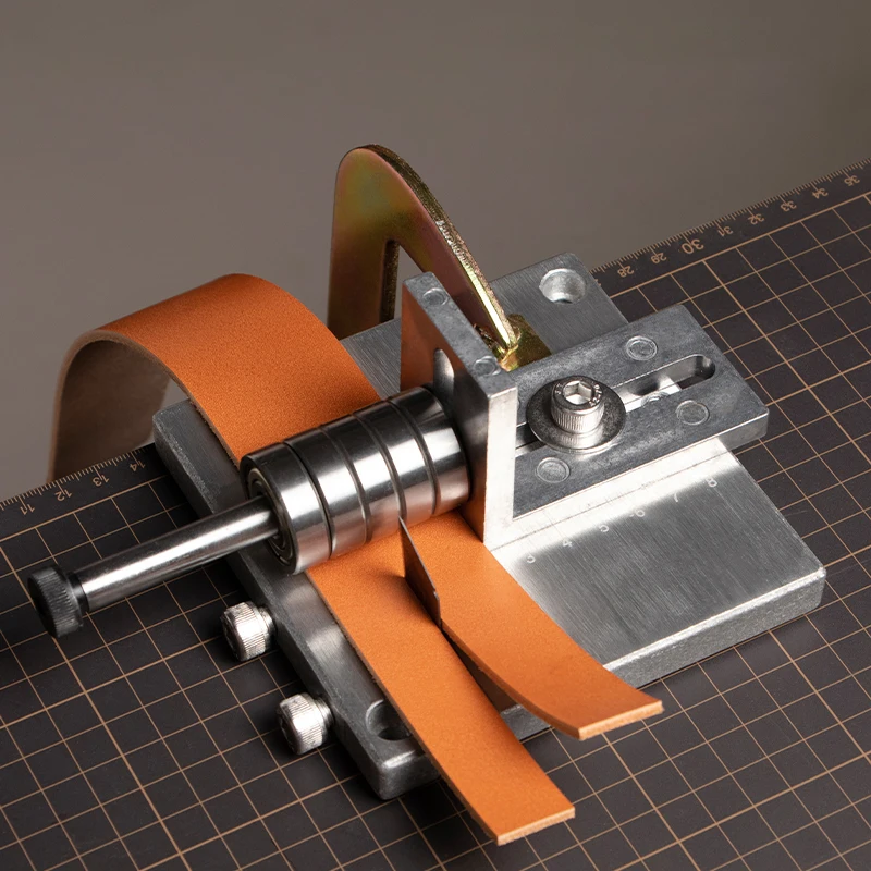 

PG-90 Handmade Leather Cutting Machine DIY Handwork Making Leather Belt/shoulder Belt/watch Band Auxiliary Cutting tool