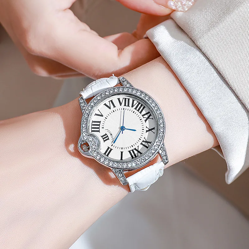Relógio feminino moderno e moderno com pulseira de couro com incrustação de diamante, barril de vinho com diamante de água, relógio de quartzo feminino