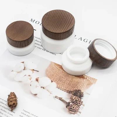 OEM CBD aceite de cáñamo loción crema porcelana blanco frascos de vidrio cosmético con tapa de bambú oscuro frasco contenedor de crema cosmética para el cuidado de la piel