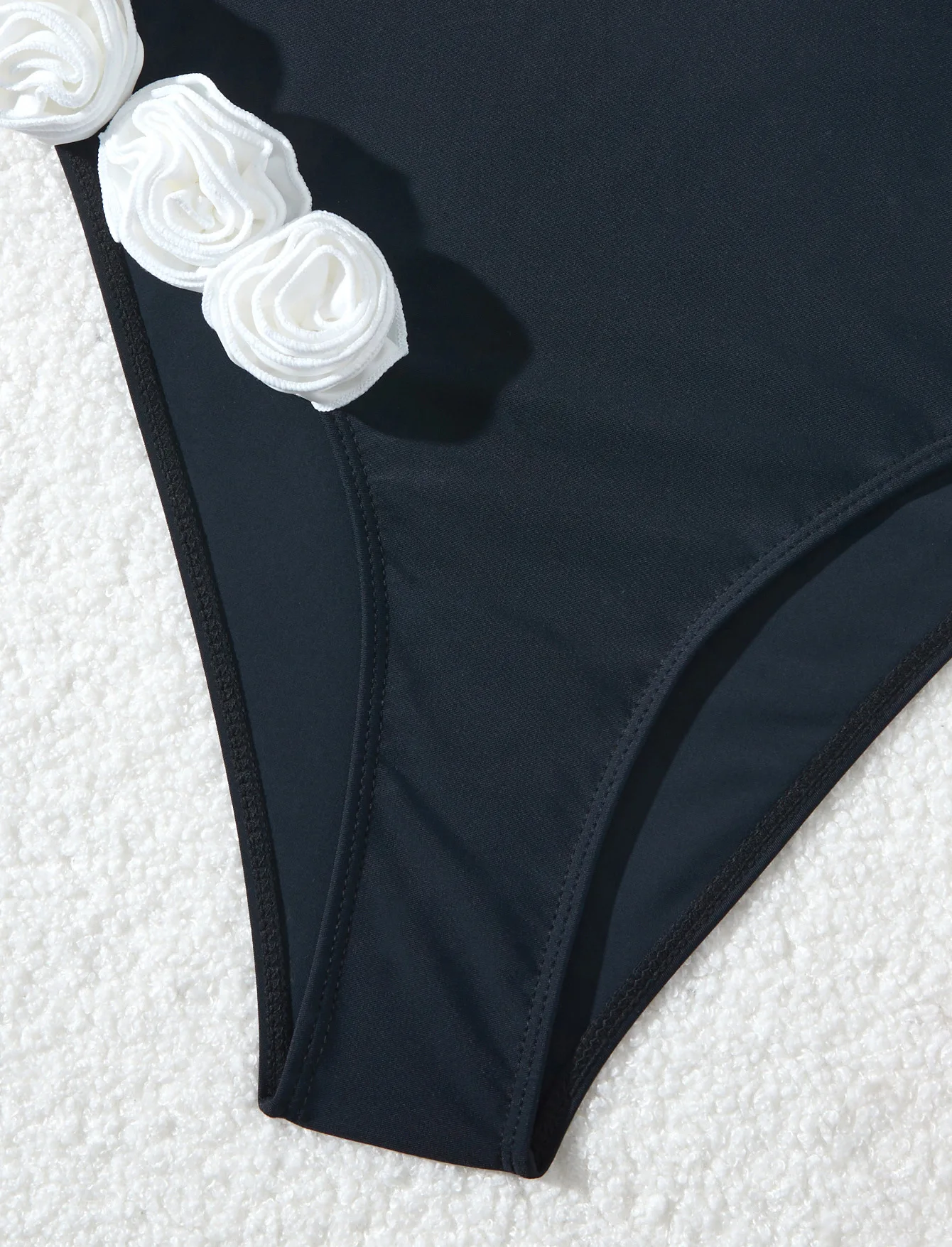 新しいセクシーなスリムフィットベスト、ホルタートップ、花で飾られたワンピース水着、女性のビーチでの休暇の日光浴に最適です。