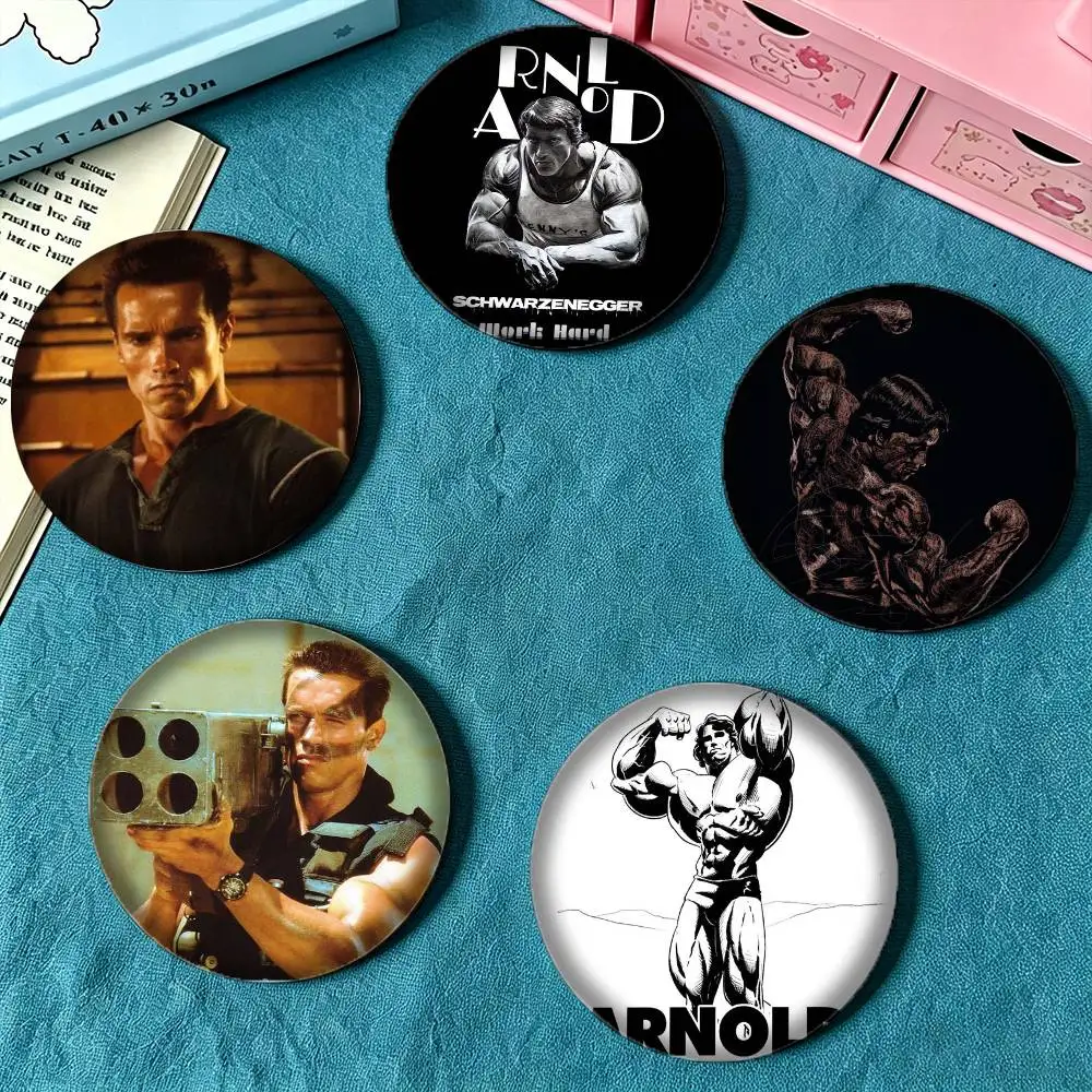 Movie actor A-Arnold Schwarzenegger 25mm 32mm 44mm 58mm 75mm Brooches Badges Pins for Accessories Gift