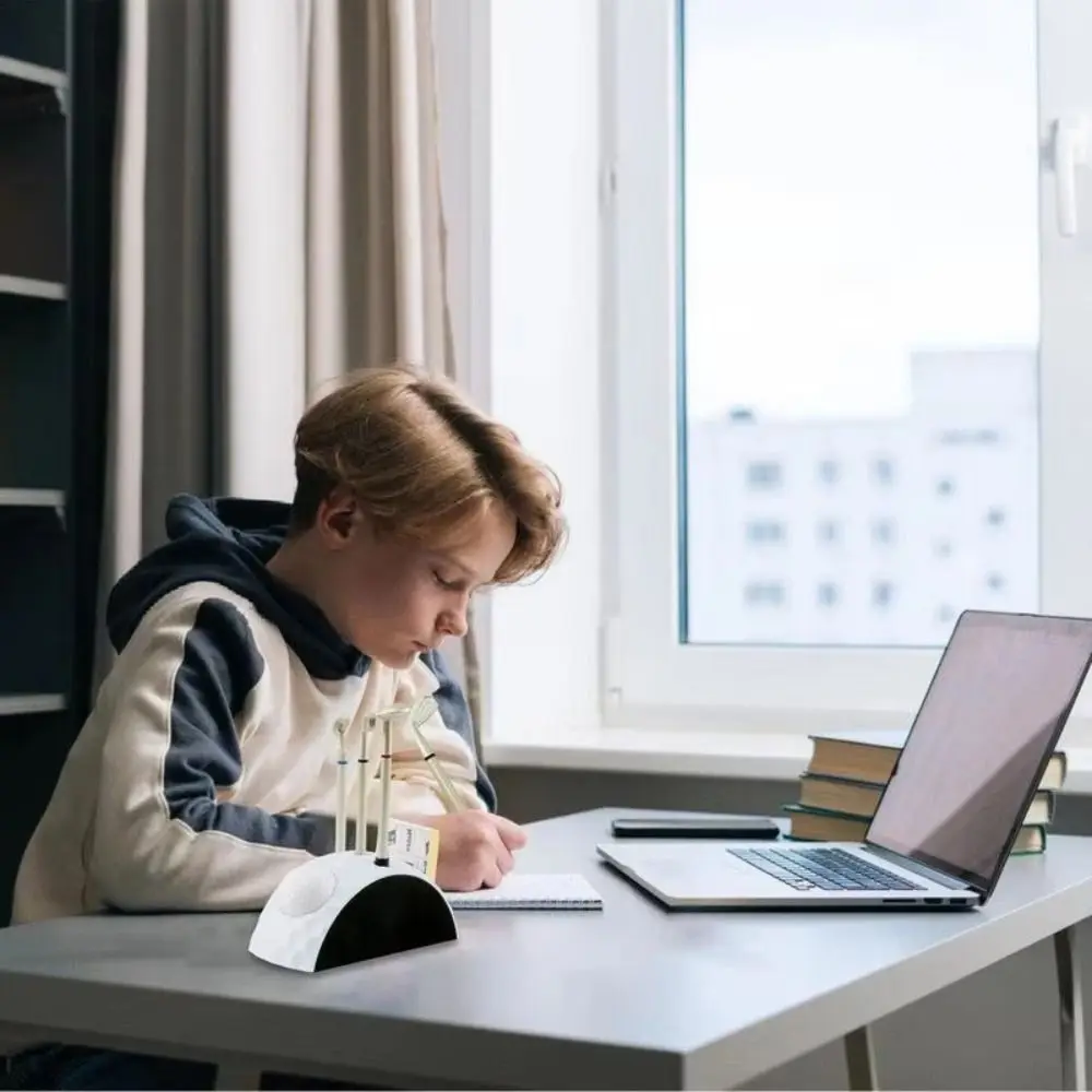 

1 комплект ручек для гольфиста, мини-настольное украшение для гольфа, новинка, держатель для карандашей для мяча для гольфа, противоскользящая основа, 3 цвета, набор ручек для гольфа