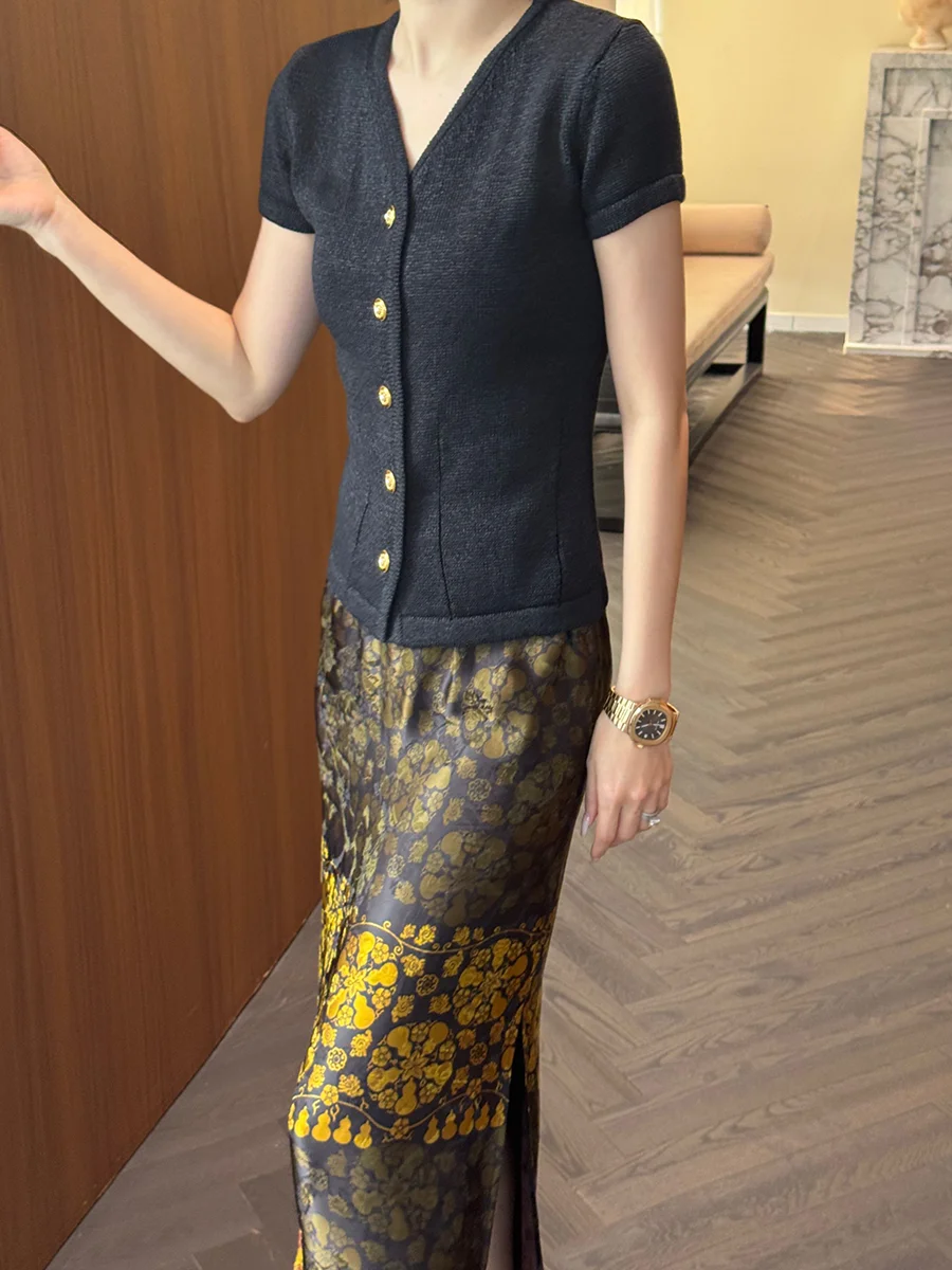 

Elegant Knitted Top Classic Design Luxury Style by Yuan Yiling Paris Poem Collection ZE6Z9313 Spring 2026 Ladies Fashion