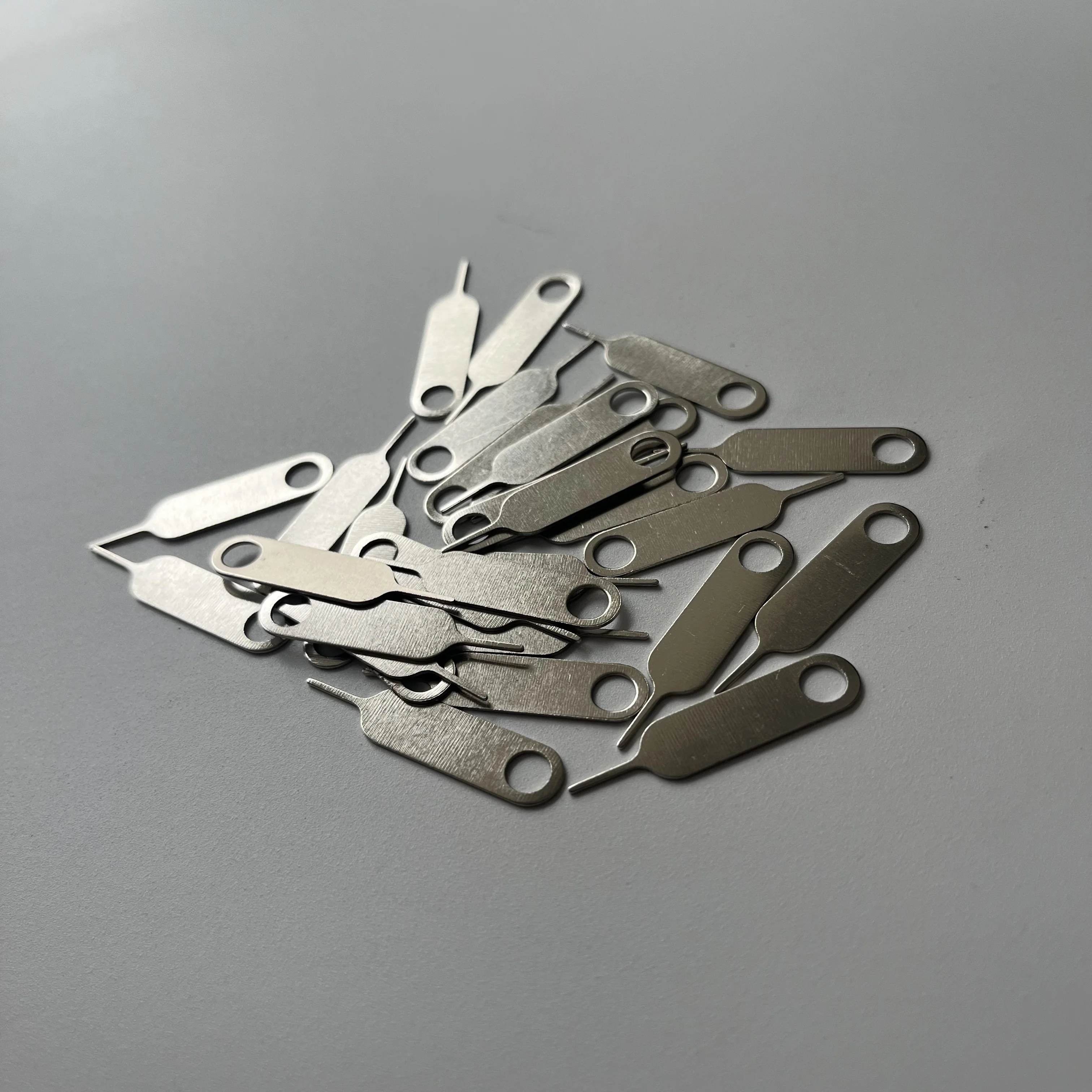 100 x Universal Sim Eject Mobile Phone Tablet Pin Sim Card Tray Ejector Card Needle Removal Pin for iPhone iPad Samsung Xiaomi