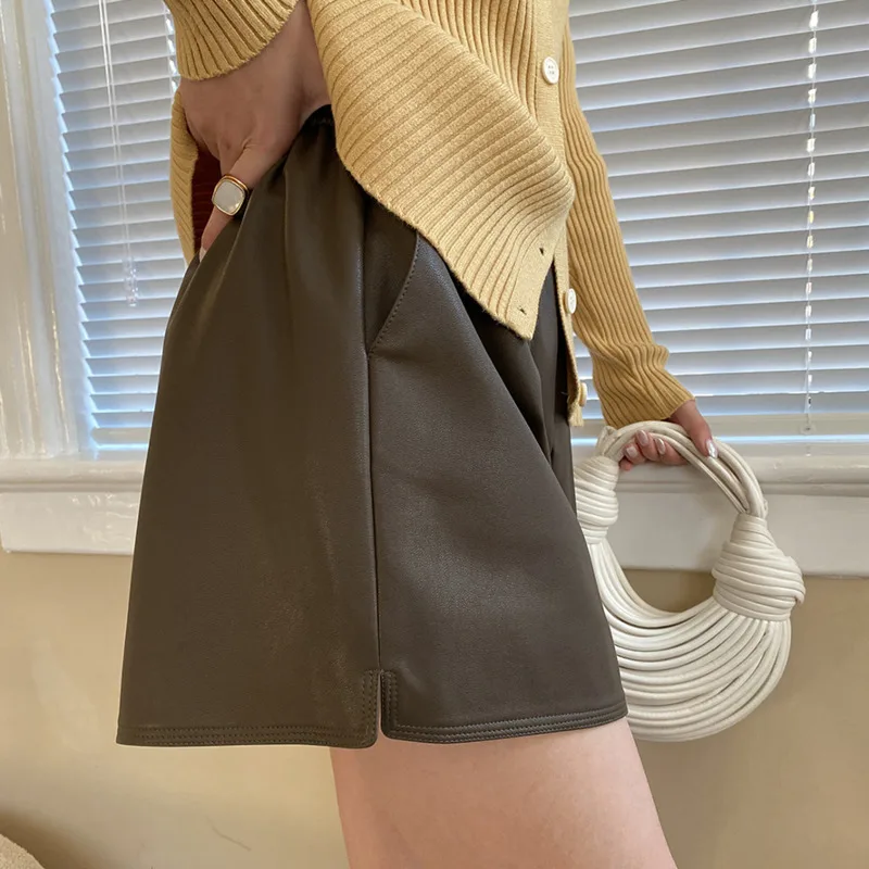 Hksh verão novas mulheres shorts de couro do plutônio cintura elástica cor sólida versátil elegante chique ins punk perna larga calças curtas hk17033
