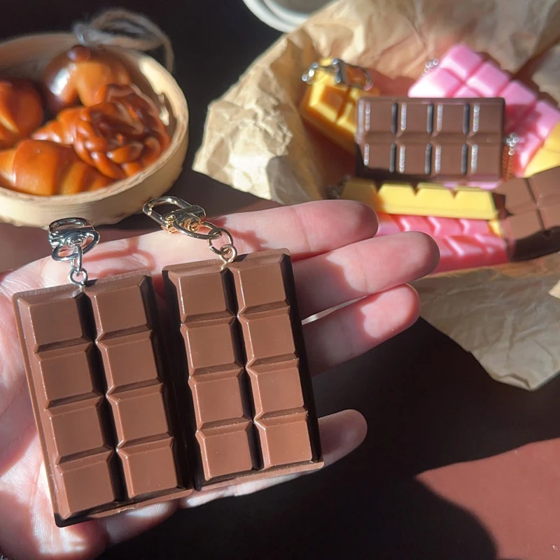 Llavero de chocolate simulado de una pieza, bonito diseño de comida, colgante para bolso, accesorio para mochila, regalo para mujer y niña