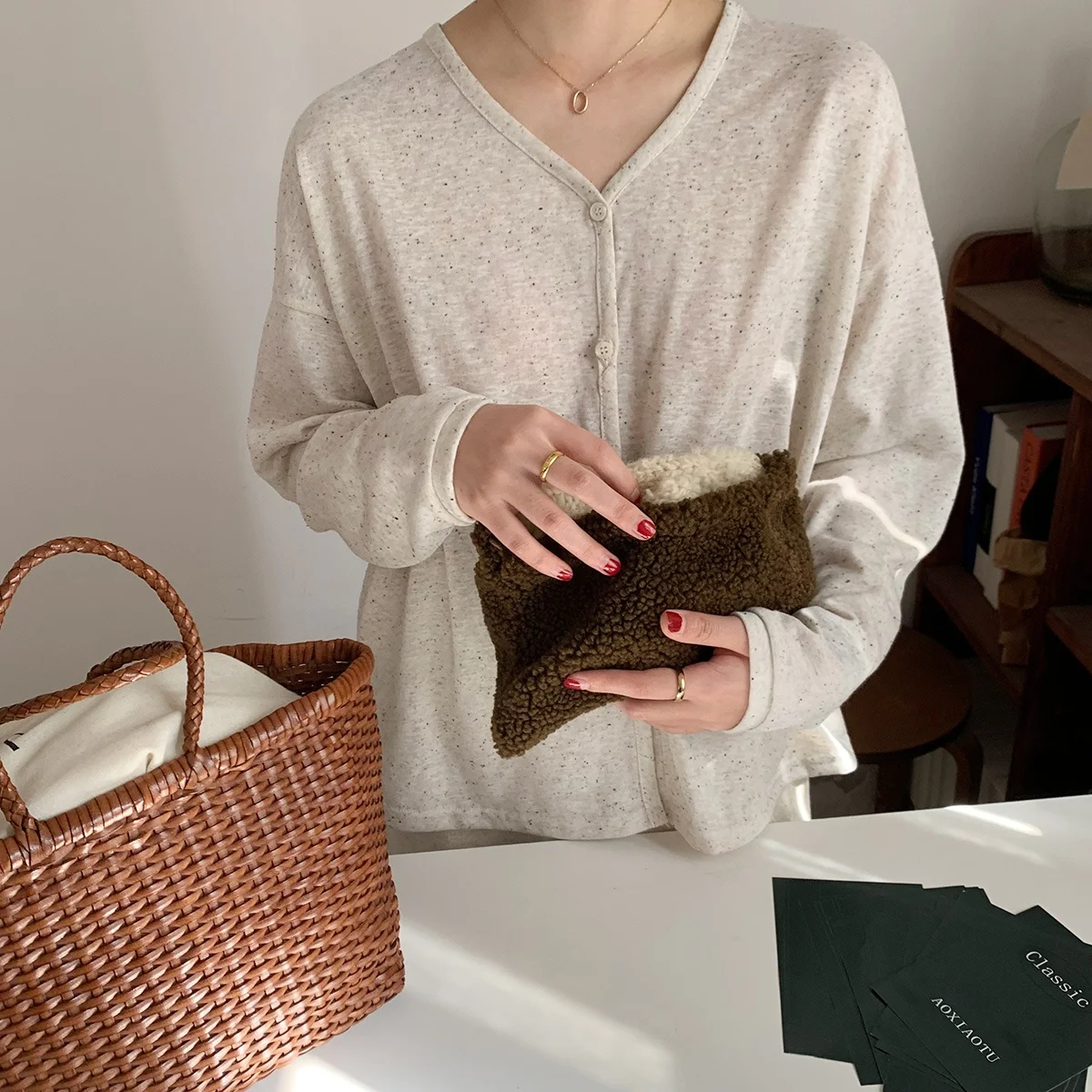 

Новая хлопково-льняная женская футболка с длинным рукавом в горошек, открытый кардиган, простой универсальный свободный крой, цвет молочный белый