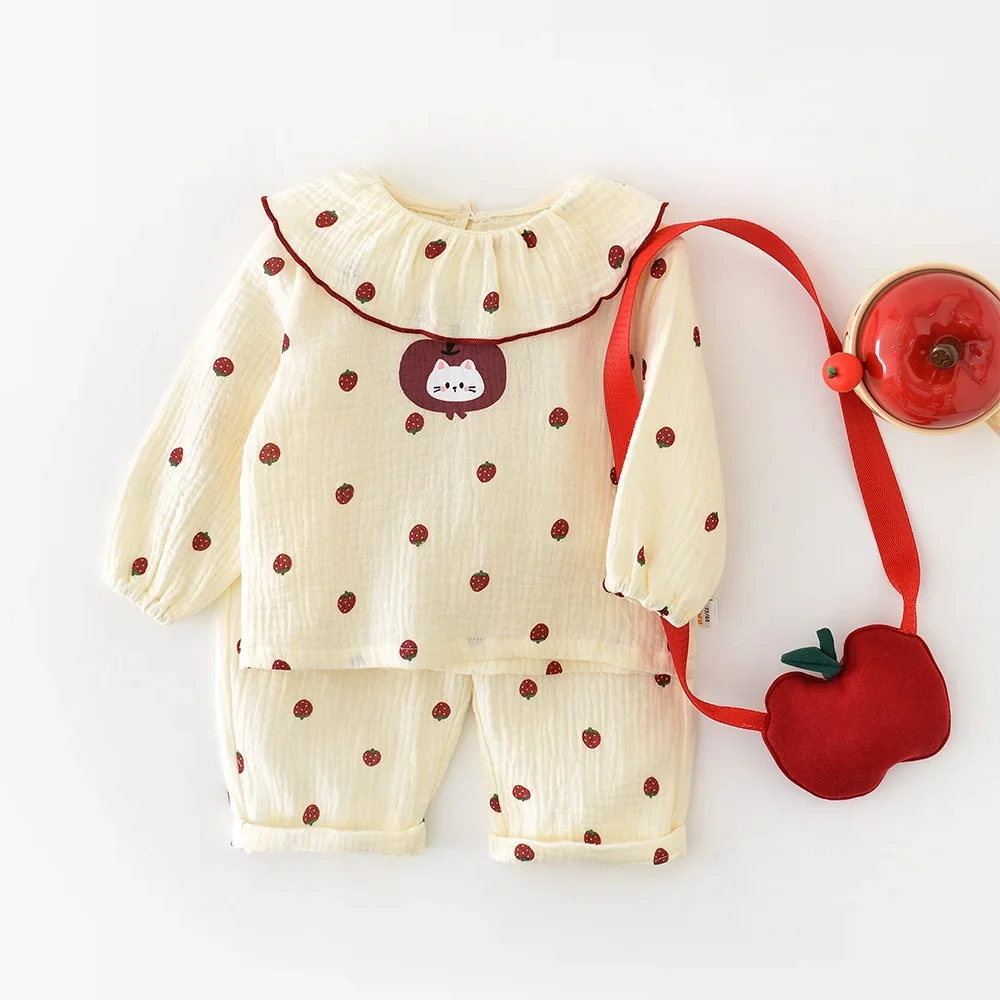 

2025 Autumn Girl Outfit Set Strawberry Cartoon Cat Print Cotton Ruffled Collar Pajama Set 0-3Y Baby Girls Casual Clothing