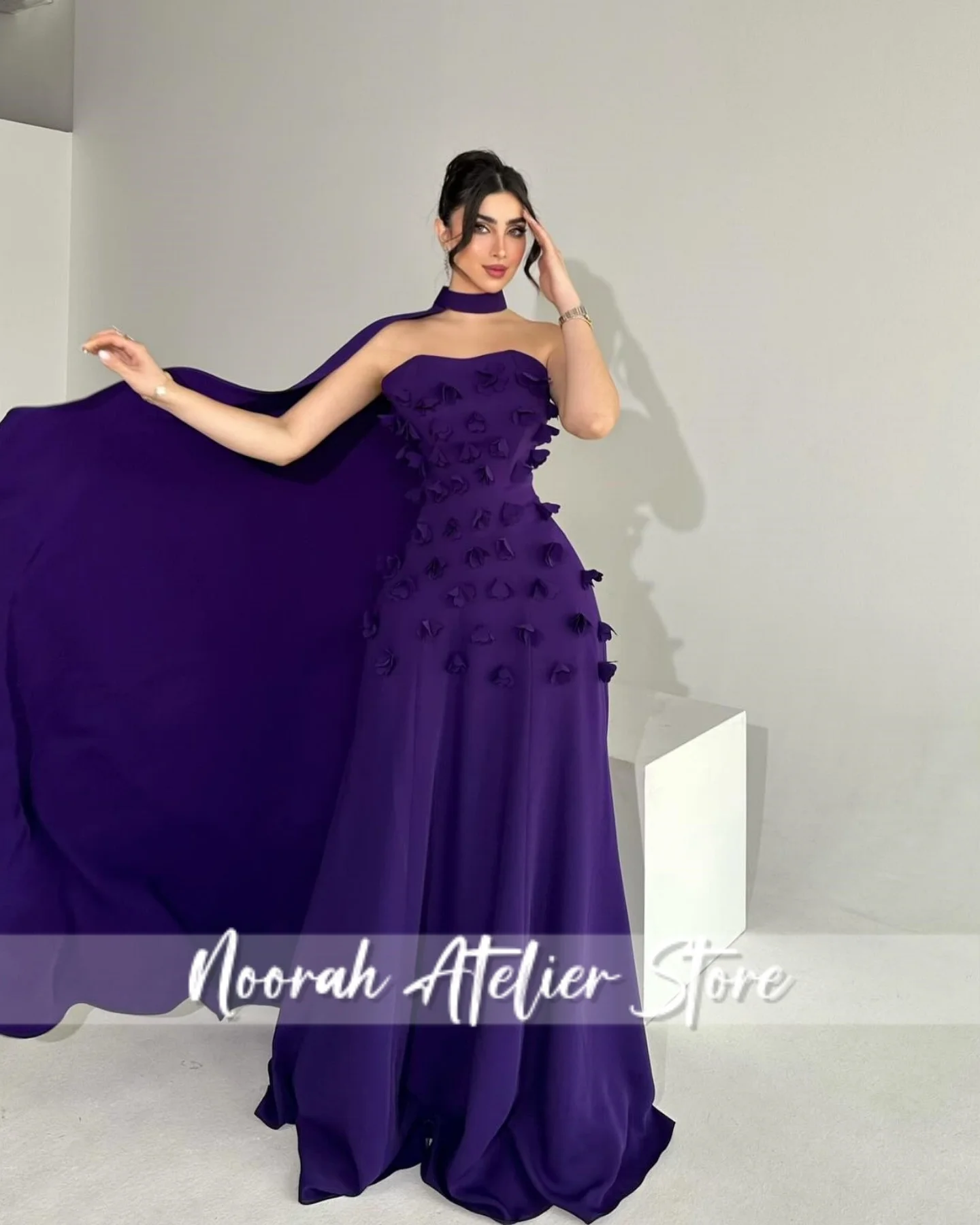 فساتين سهرة نسائية أنيقة أرجوانية بدون حمالات ثلاثية الأبعاد فاخرة على شكل زهرة 2025 وشاح طويل للنساء في دبي فستان حفلات مخصص