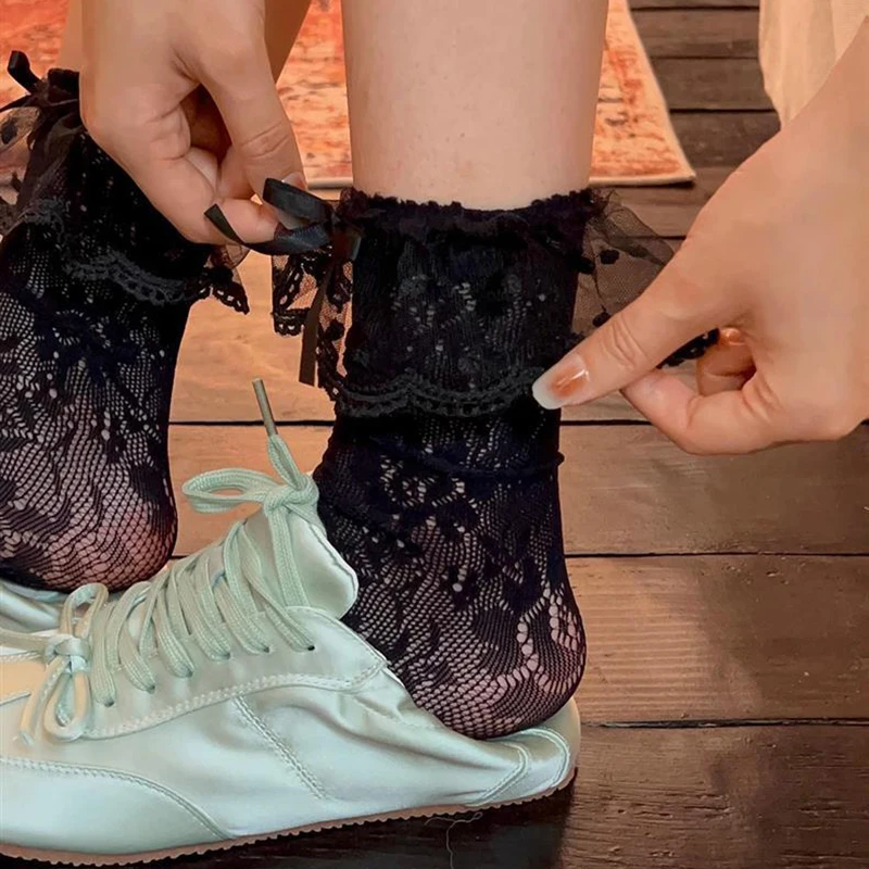 2 Paar hohle Spitzen-Damen-Mid-Tube-Socken für Frühling und Sommer, dünn, bequem, atmungsaktiv, sexy, lässige Socken – Detail 7
