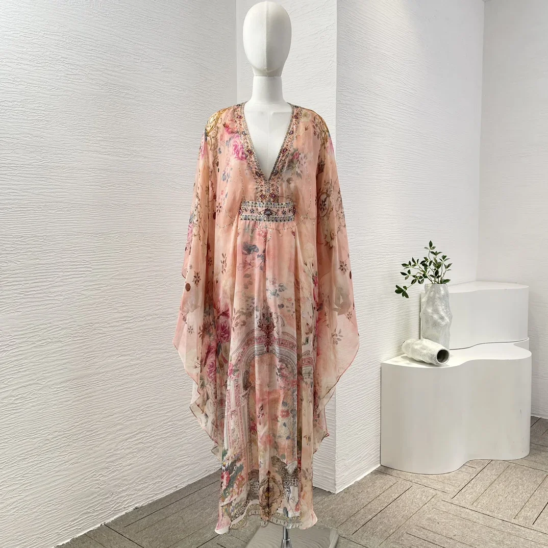เดรสยาวลายดอกไม้สีชมพู แขนยาว คอวีลึก ประดับเพชร