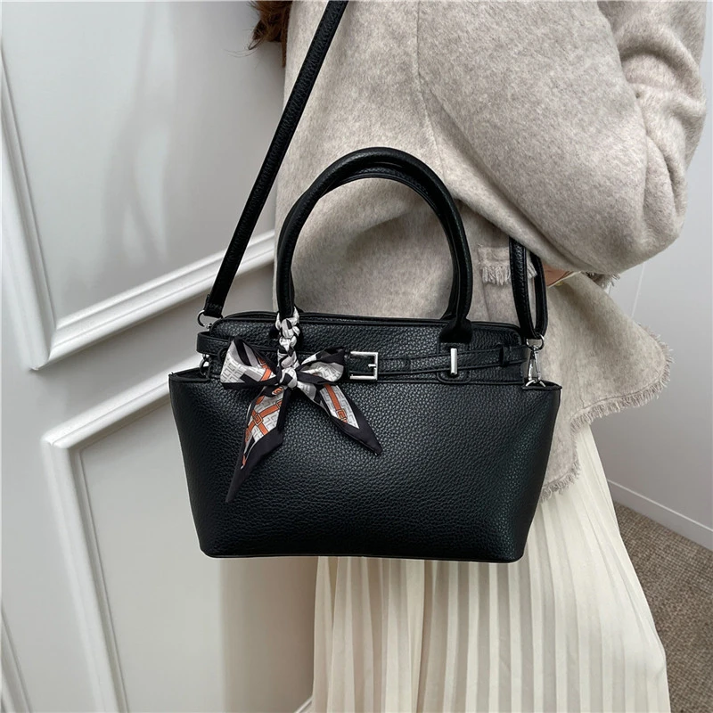 

Modern and fashionable women's zipper shoulder bag, famous designer crossbody bag with adjustable shoulder strap