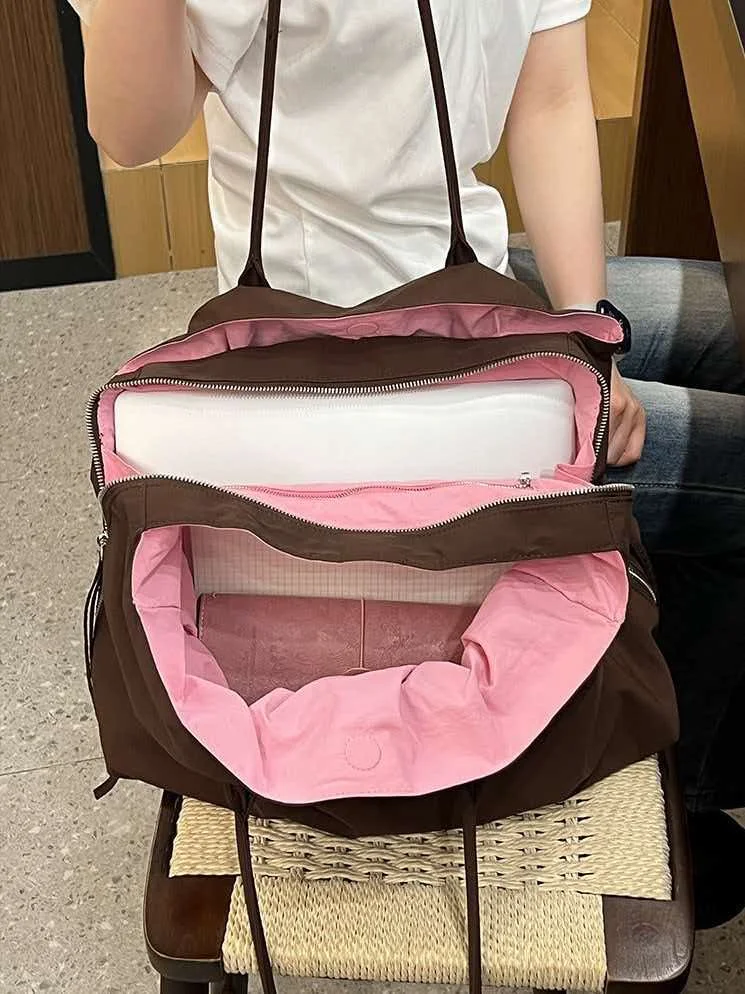 High end tote bag with contrasting colors, multiple compartments for commuting, large capacity sandwich, nylon bag