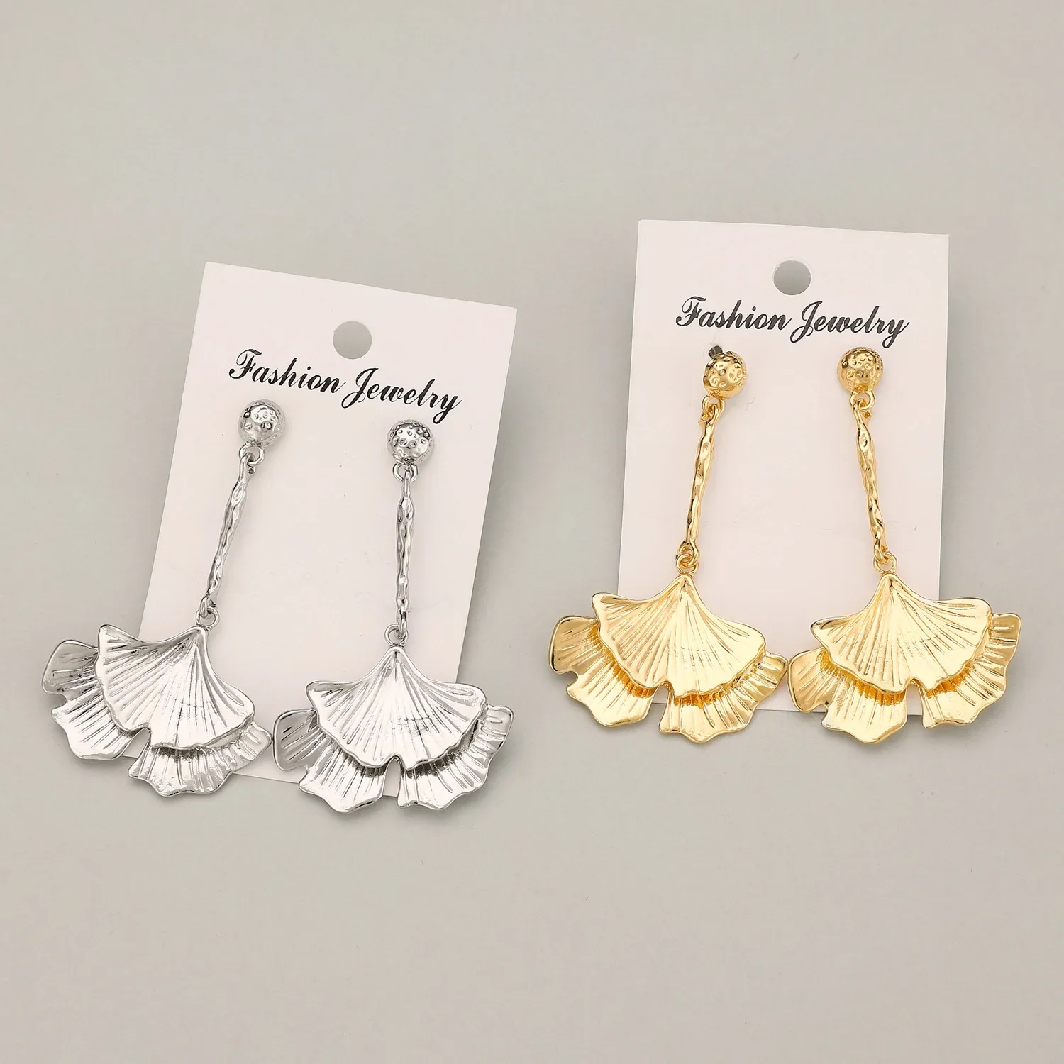 Minimalism Zinc Alloy Ginkgo Leaf Pendant Earrings for Women Vintage Charming Long Earrings High-end Party Jewelry Ornament