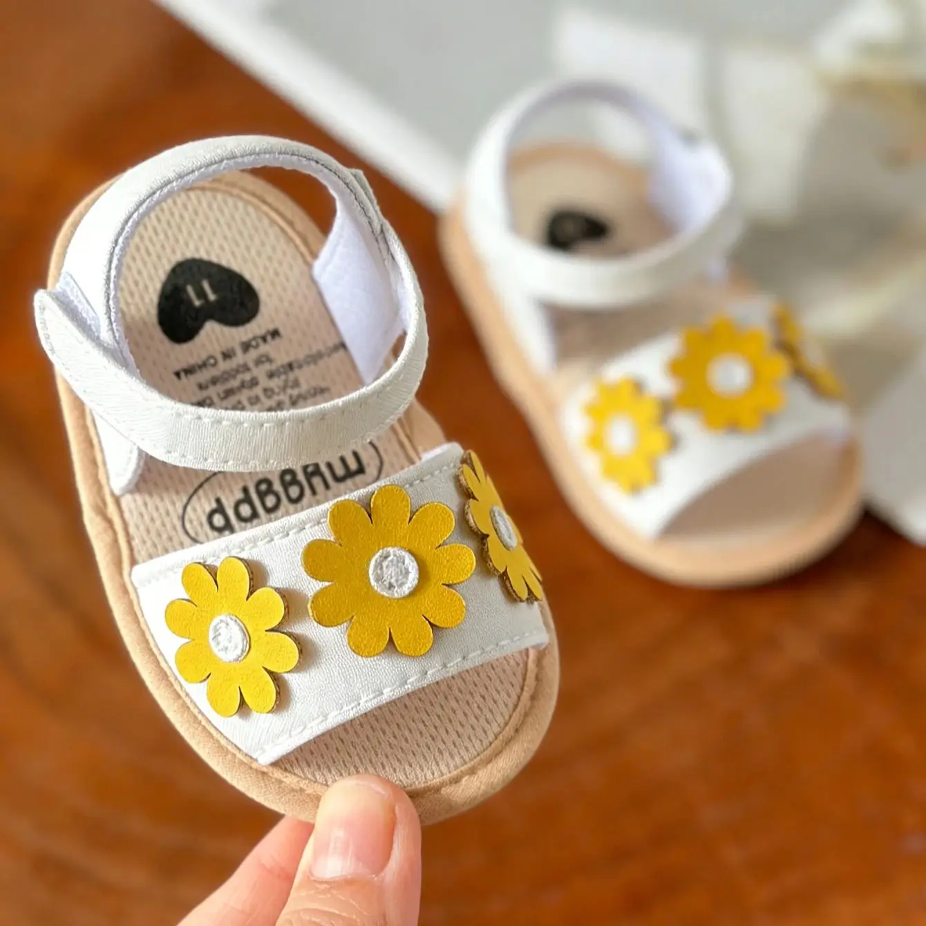 

Female baby summer flower sandals soft soled wedding dress flat shoes newborn first step baby shoes