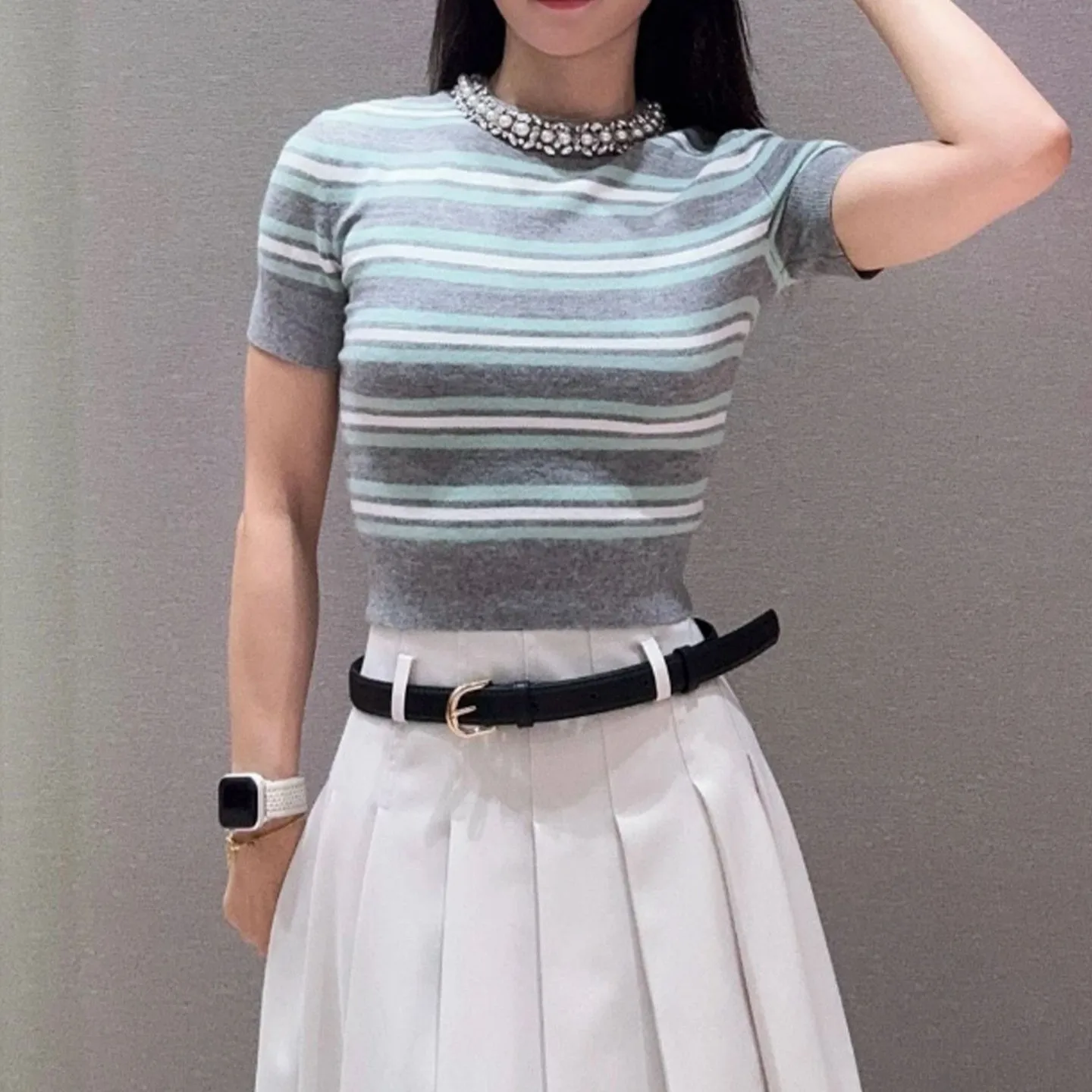 

Slim Fit Striped Knitwear Diamond Embellied Pearl Button Summer 2025 Faion Ele Sle Women's Crew Ne Sweater