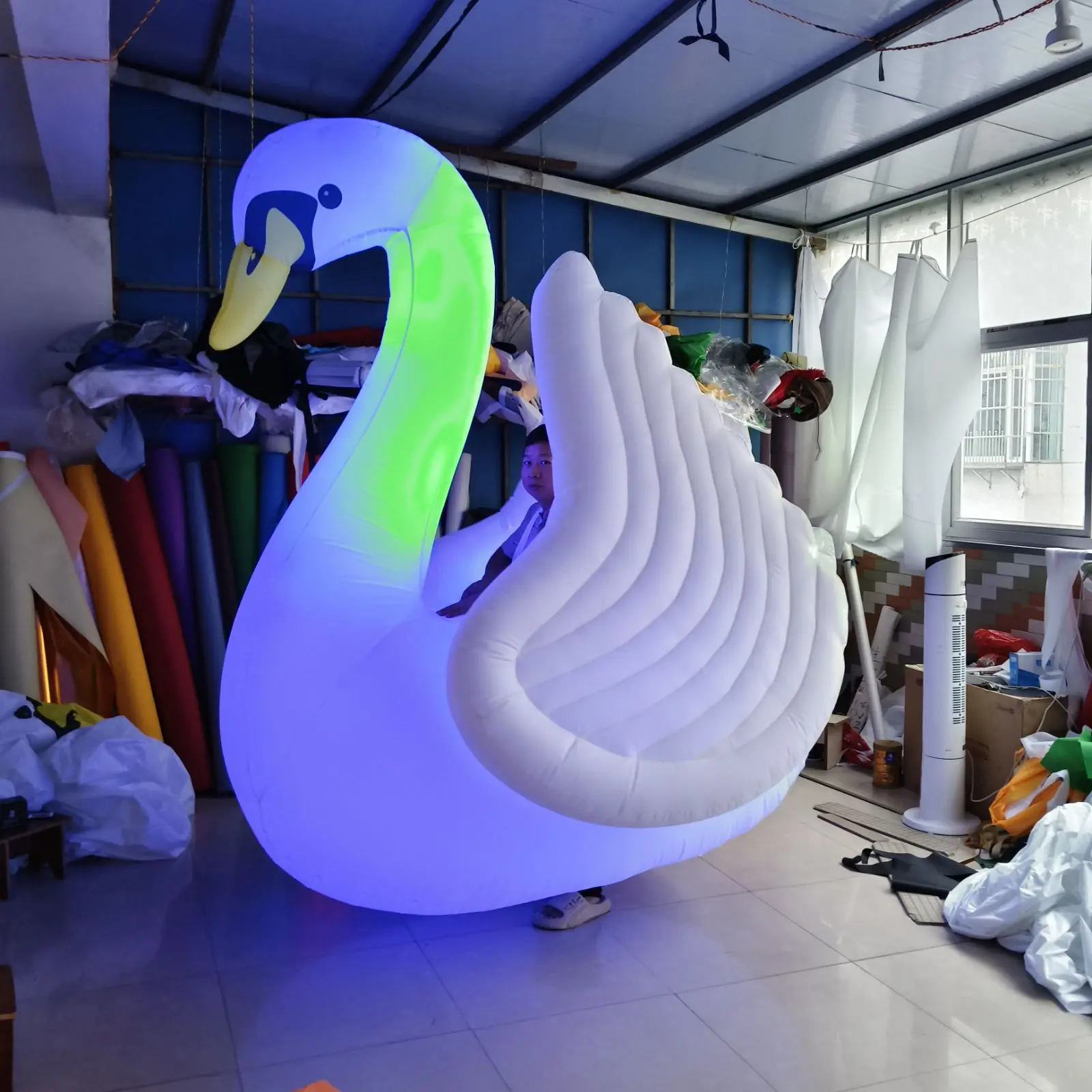 Walking Inflatable Goose Mascot Suit Custom Led Inflatable Swan Costume For Carnival Parade Performance